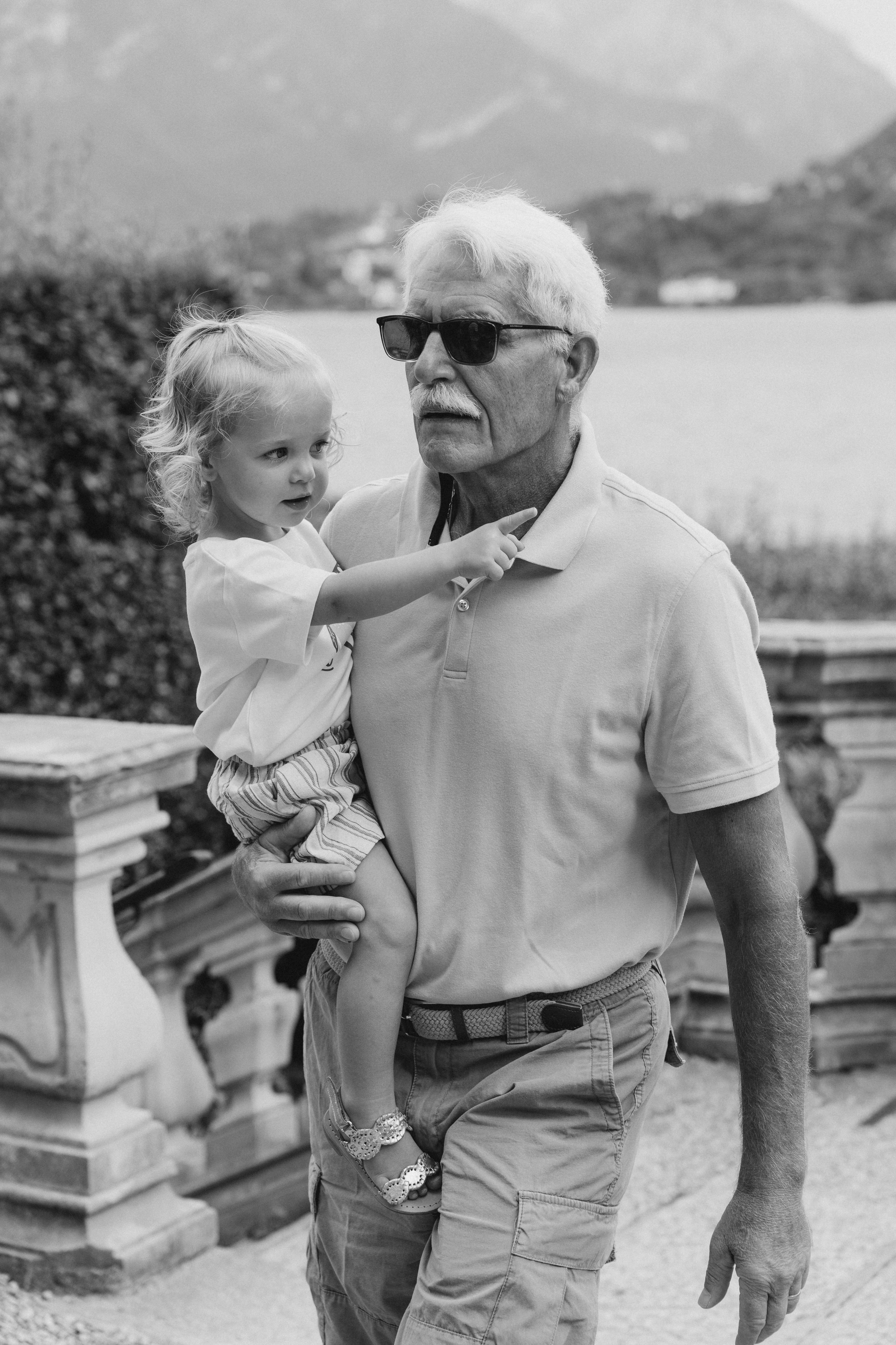 Family moments in Como Lake. PHOTOGRAPHER IN ITALY
