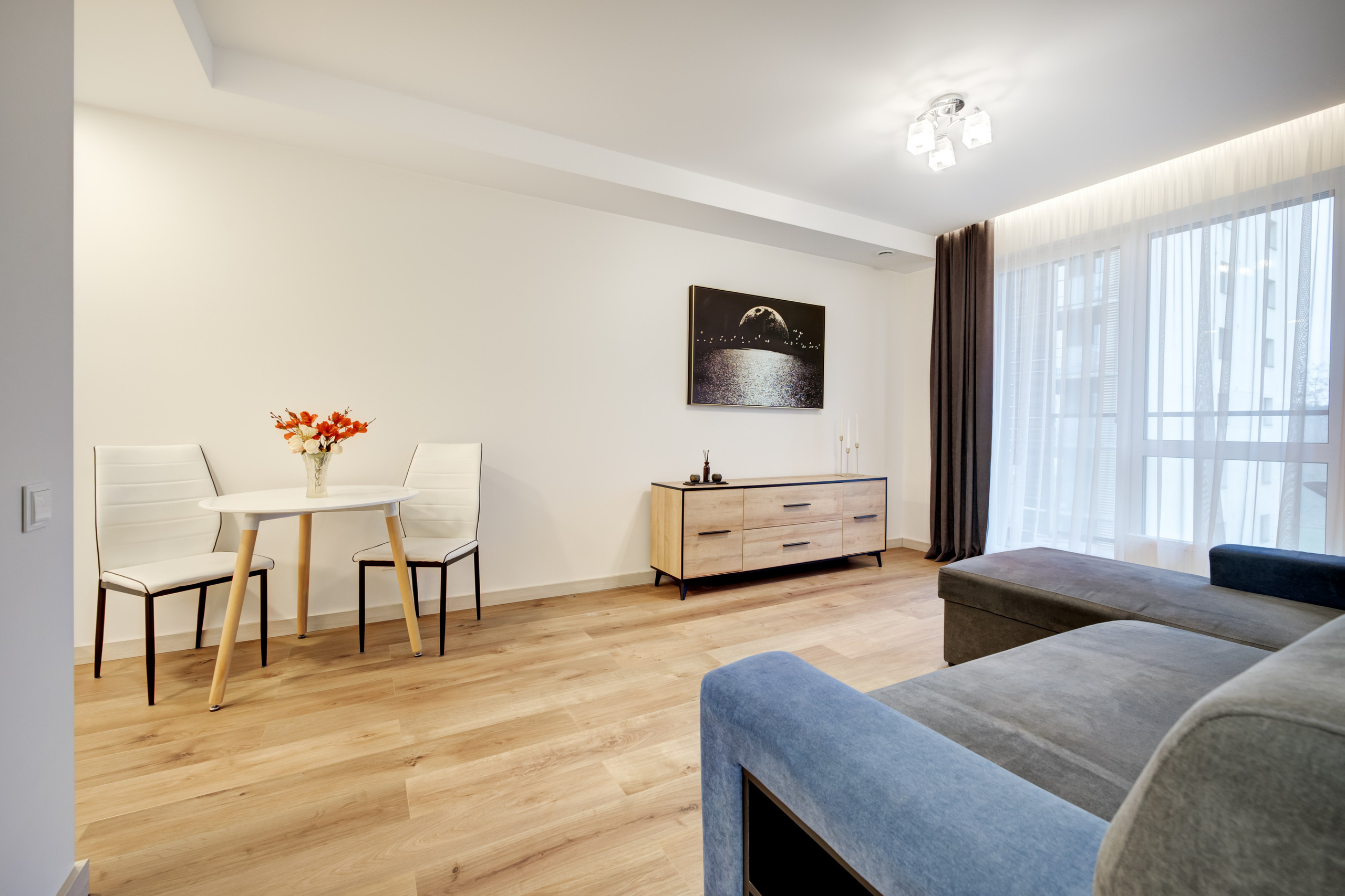 2-jų kambarių buto svetainė. Nuotrauka. Fotografė - sapiegafoto.lt