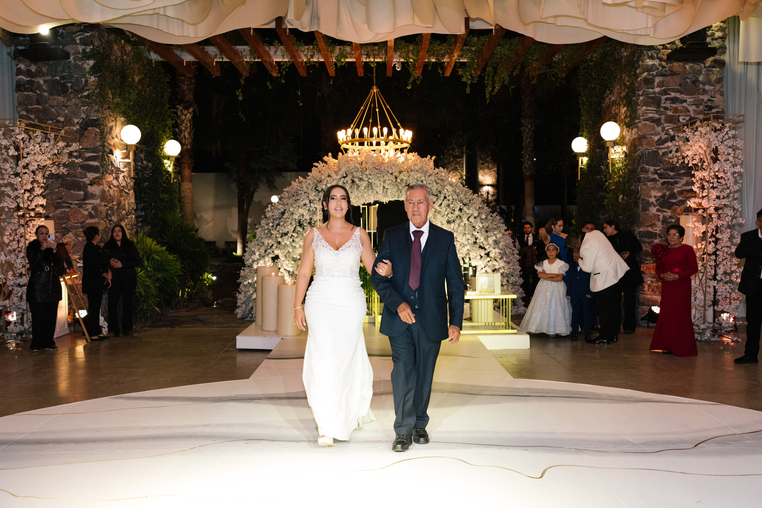 Alejandra y Salvador. Principal