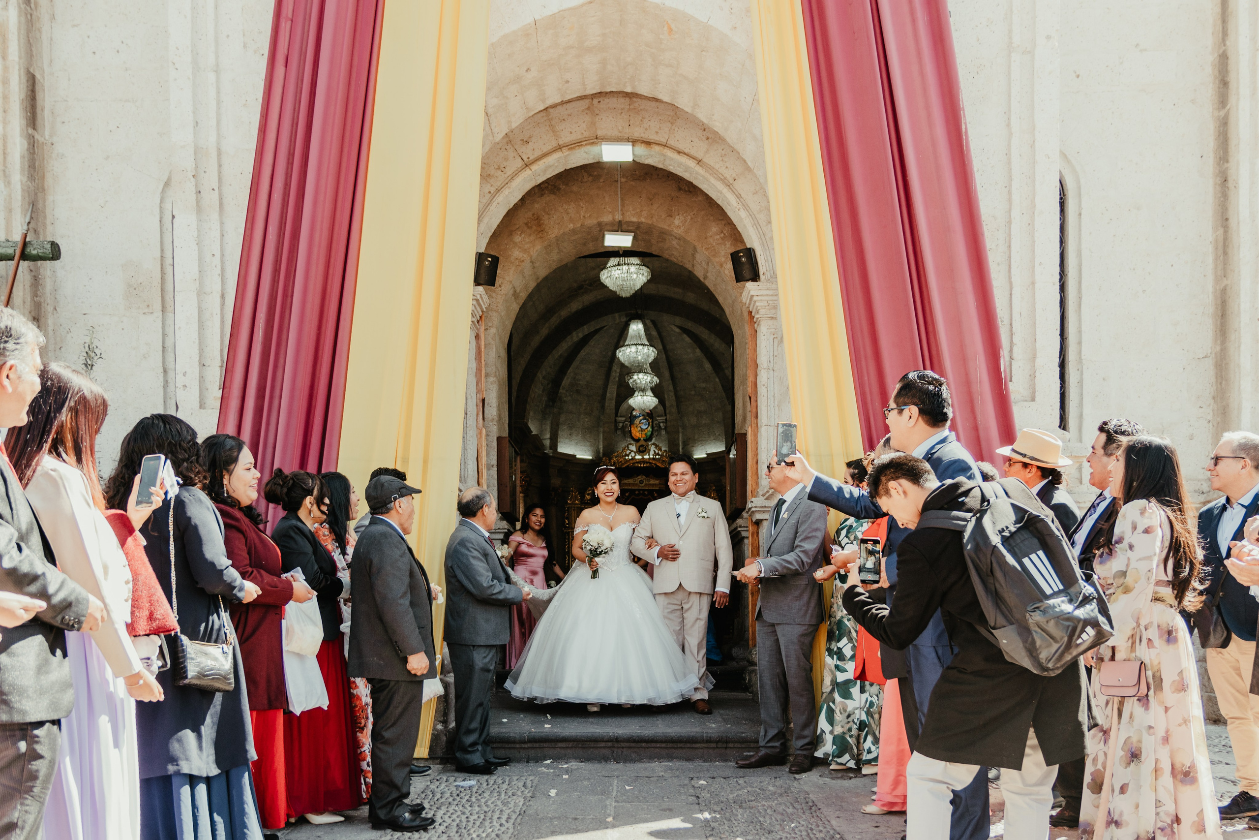 VANESSA + FRANKLIN BODA RELIGIOSA. Studio KVTA | Fotografía y Video de Bodas en Arequipa