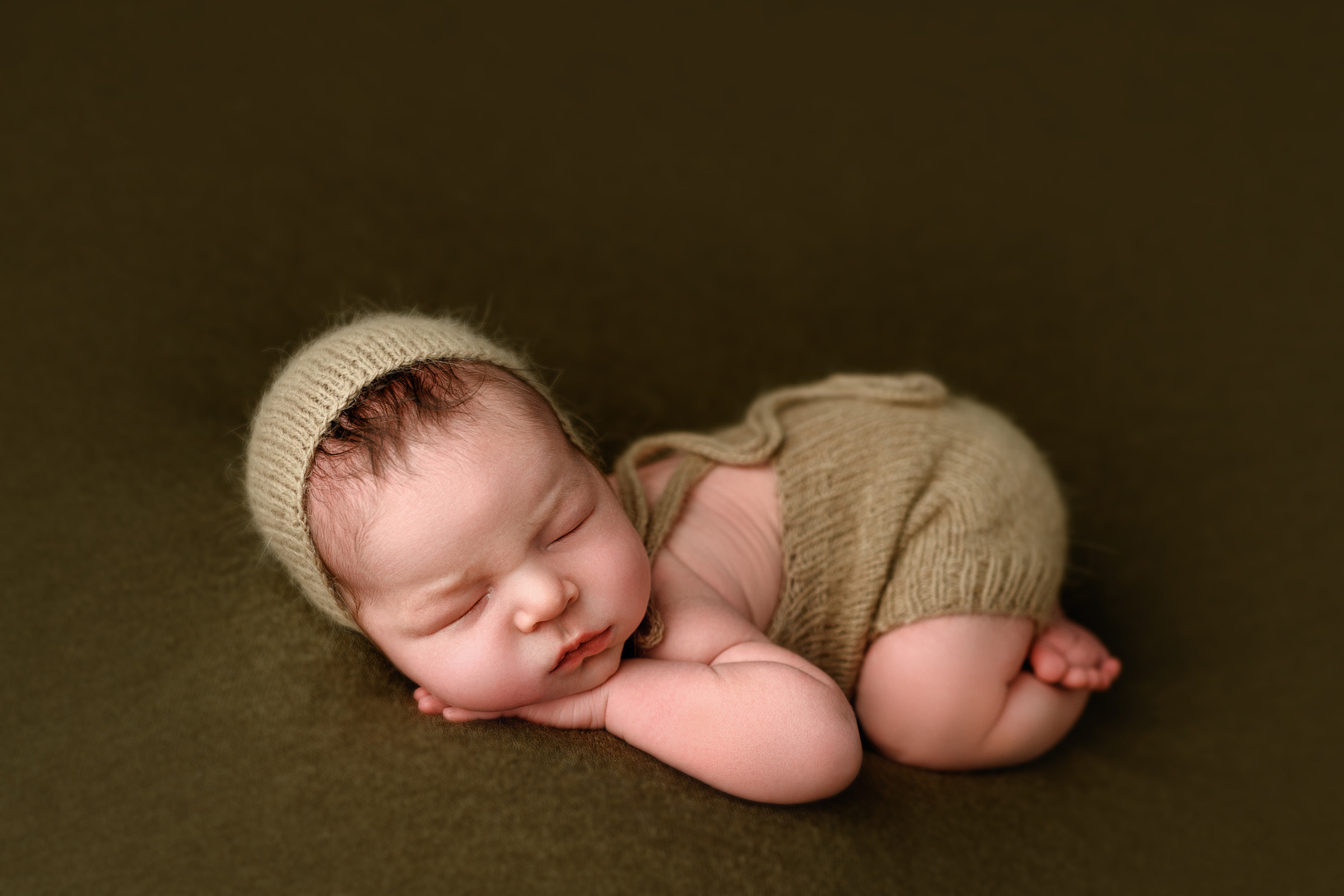 Babyfotografie Berlin, liebevolle moderne Fotos von Neugeborenen