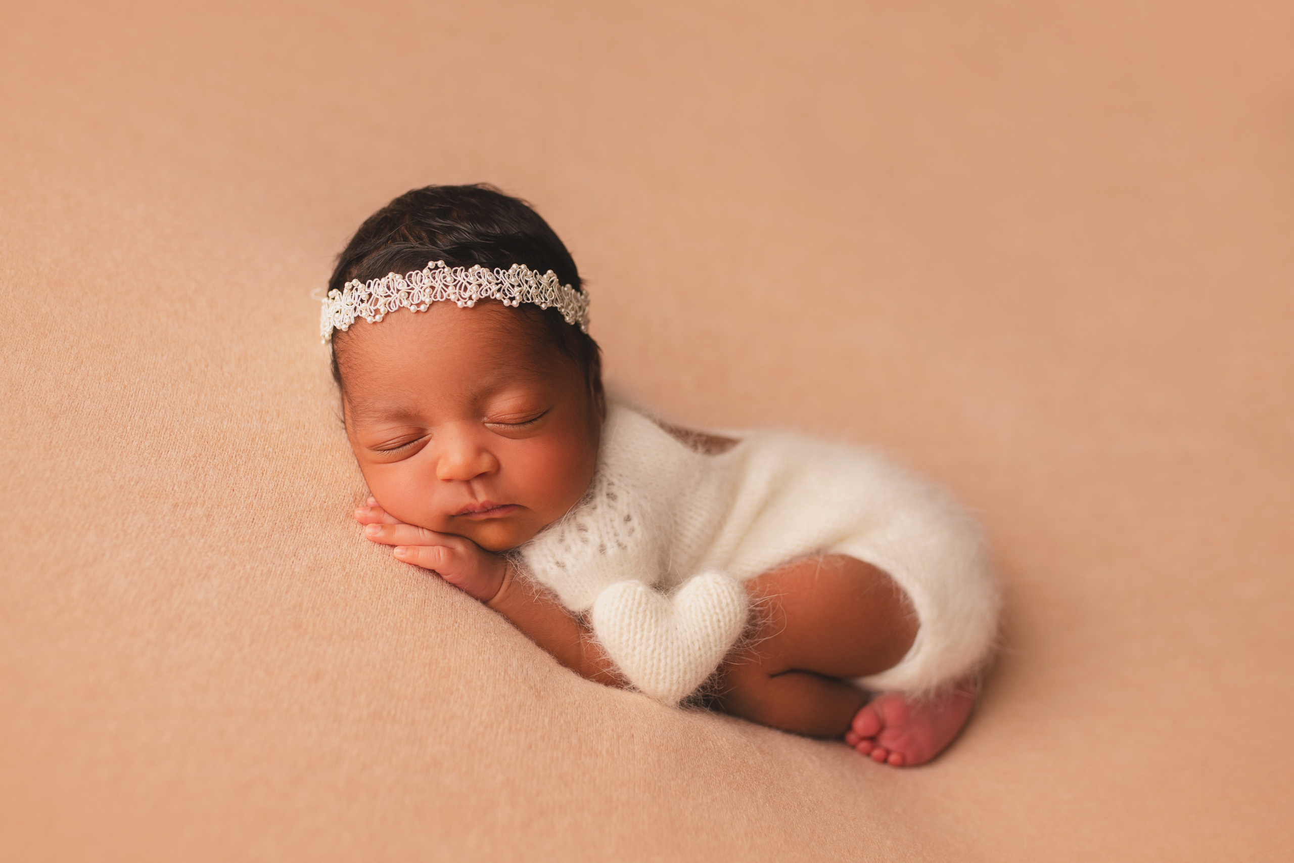 NEWBORN. Ottawa Newborn and Baby Newborn Photographer Elena Helali