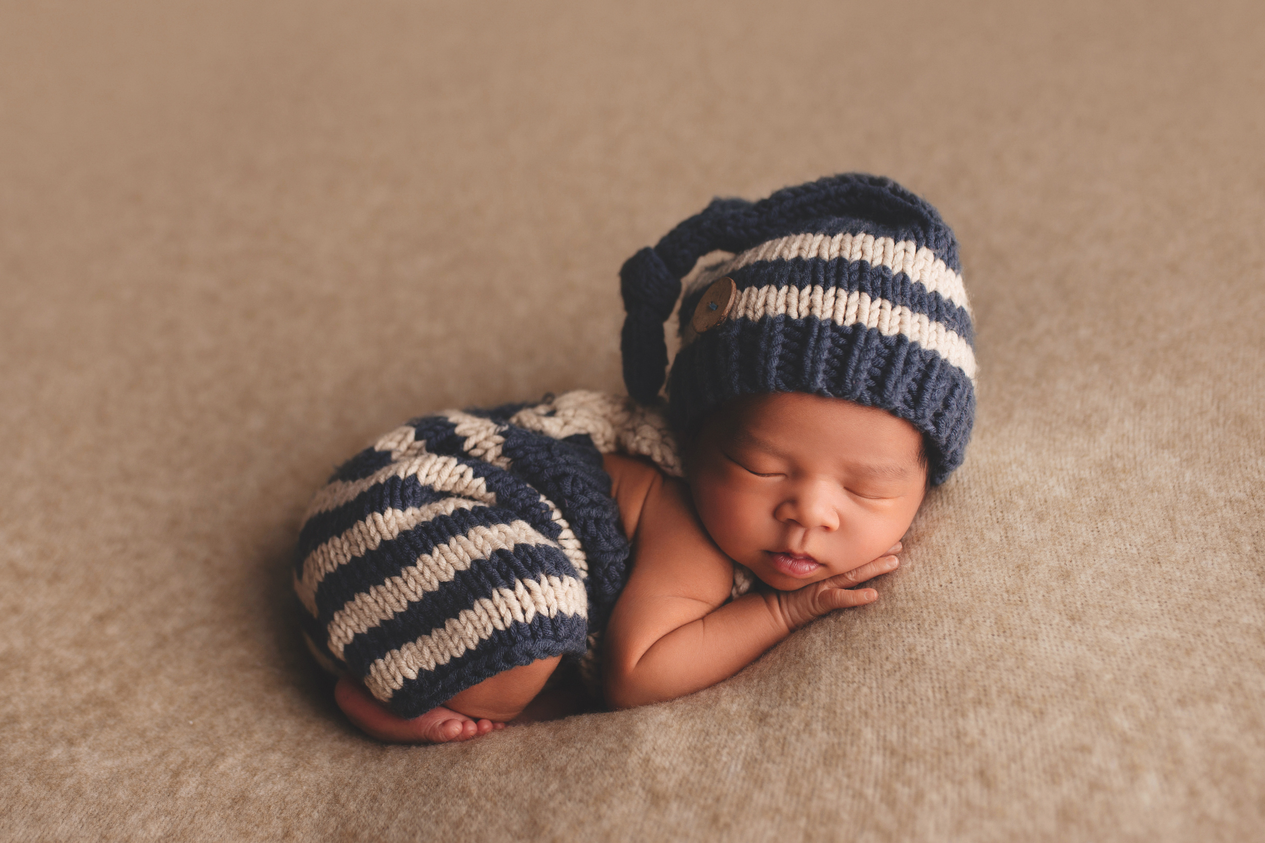 NEWBORN. Ottawa Newborn and Baby Newborn Photographer Elena Helali