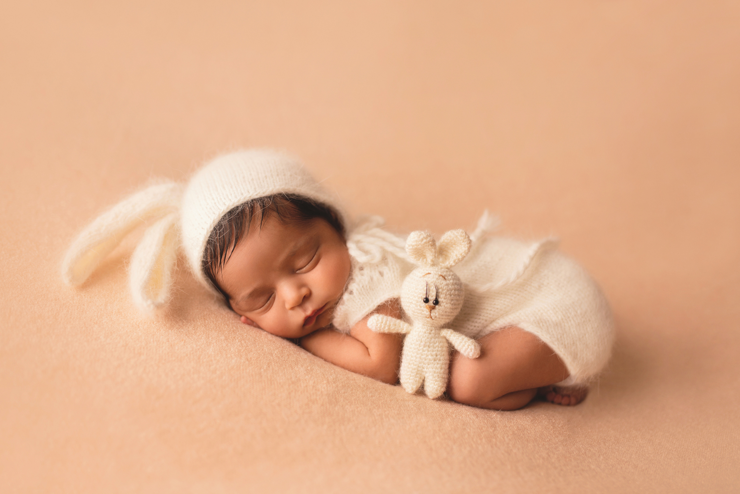 NEWBORN. Ottawa Newborn and Baby Newborn Photographer Elena Helali