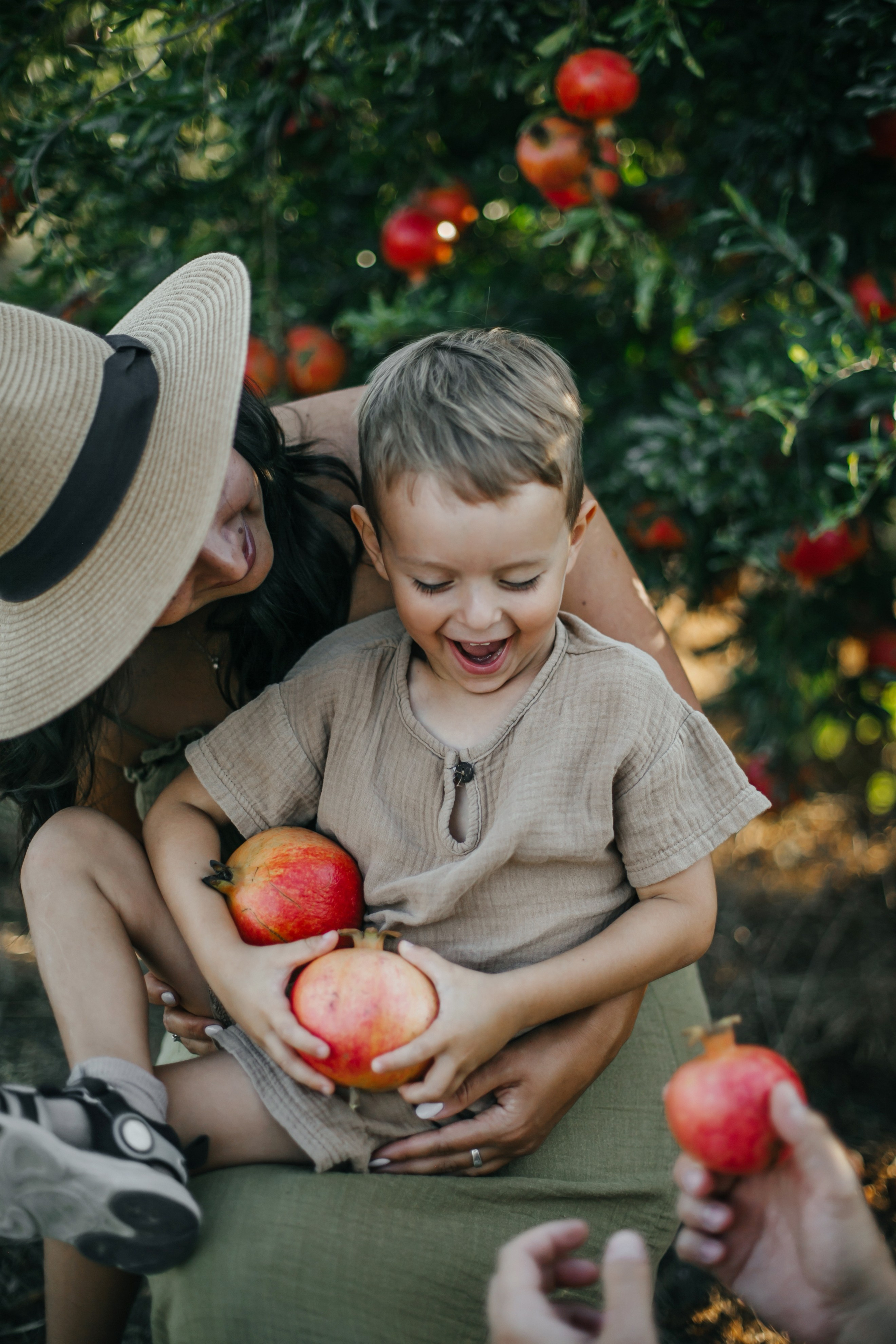 Binyamina garden. Family photographer in Israel