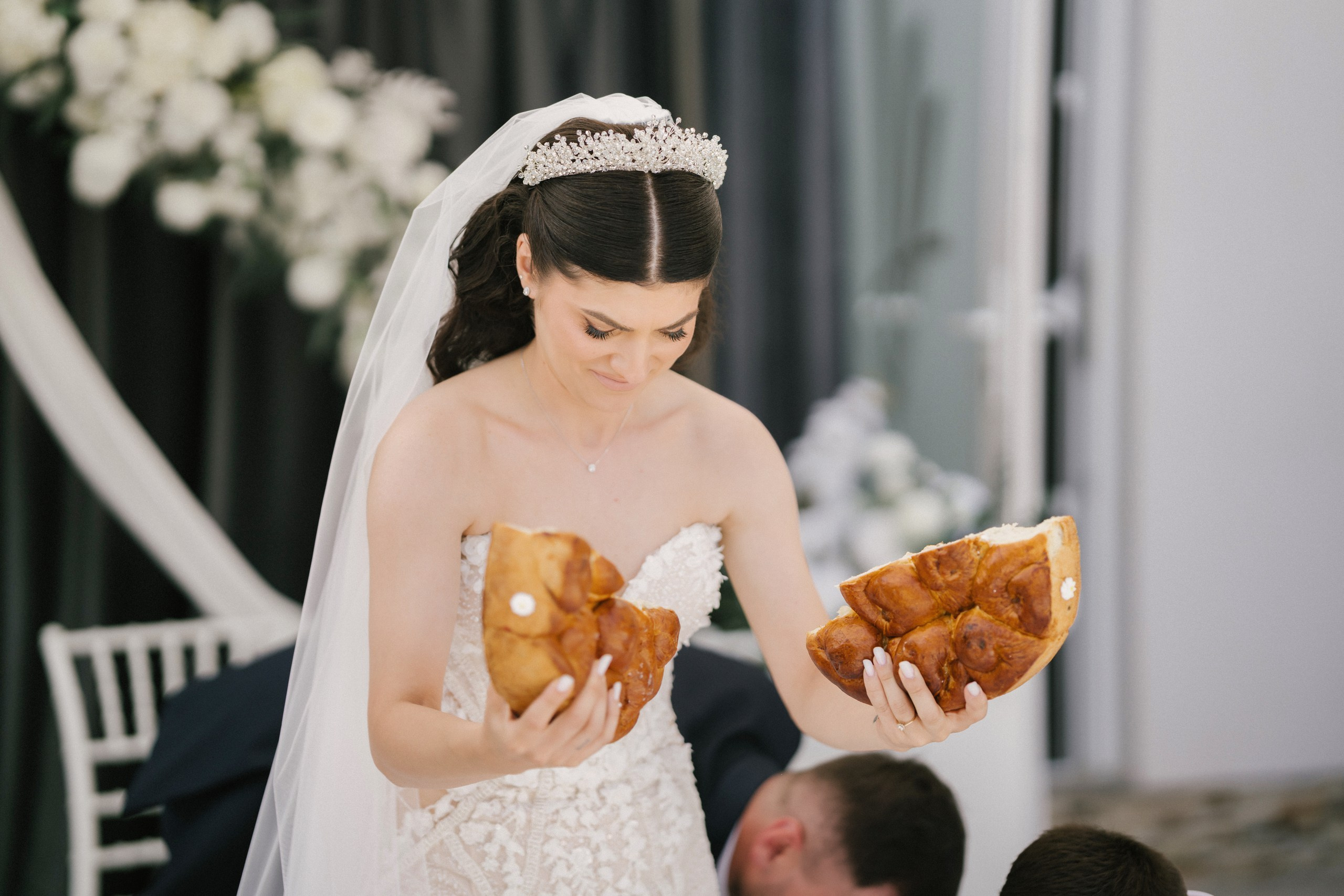 1. Mireasa Adriana în timpul pregătirilor de nuntă în Tudora Botoșani2. Costumul mirelui Ionuț fotografiat artistic în ziua nunții3. Prietenii mirelui la tradițiile de nuntă în Tudora4. Bărbieritul mirelui în cadrul obiceiurilor tradiționale de nuntă5. Fotografii de familie la biserică în ziua nunții6. Portret de familie cu mirii și copilul lor la nunta din Botoșani7. Primul dans al mirilor la Mariage Dor Baisa Botoșani8. Decor elegant de nuntă la Mariage Dor Baisa9. Emoții și tradiții la nunta din Tudora județul Botoșani10. Fotograf profesionist de nuntă în Botoșani surprinzând momente autentice - otograf-nunta-botosanifotograf-evenimente-botosanifotograf-profesionist-botosanifotograf-nunta-tudoranunta-tudora-botosanisedinta-foto-nunta-botosanipoze-nunta-botosanifotografii-nunta-tudorafotograf-cununie-religioasa-botosanibiserica-sfintii-imparati-constantin-si-elena-tudoramariage-dor-baisa-botosanirestaurant-nunta-botosanidansul-mirilor-mariage-dorpregatiri-mire-botosanipregatiri-mireasa-botosanitraditii-nunta-moldovaobiceiuri-nunta-tudorafotograf-familie-nunta-botosaniportret-miri-botosanigalerie-foto-nunta-botosanialbum-foto-nunta-botosaninunta-eleganta-botosaninunta-cu-traditii-botosanifotograf-premium-nunta-botosaniservicii-foto-video-botosanipoveste-de-nunta-botosanifotograf-documentar-nuntafotograf-natural-emotionalmiri-ionut-si-adriananunta-autentica-tudora -otograf-nunta-botosanifotograf-nunta-tudoranunta-tudora-botosanifotograf-evenimente-botosanifotograf-profesionist-botosaniservicii-foto-video-botosanigalerie-foto-nunta-botosanialbum-foto-nunta-botosani - nunta-autentica-botosaninunta-cu-traditii-botosanipoveste-de-nunta-botosanifotografii-emotionante-nuntamomente-autentice-nuntafotografie-documentara-nuntafotograf-natural-nunta- pregatiri-miri-tudorabiserica-tudora-botosanicununie-religioasa-tudoramariage-dor-baisa-botosanipetrecere-nunta-botosanivalsul-mirilor-botosani - alino-foto-studio-botosaniionut-si-adriana-nunta-tudorafotograf-alin-chirila-botosani