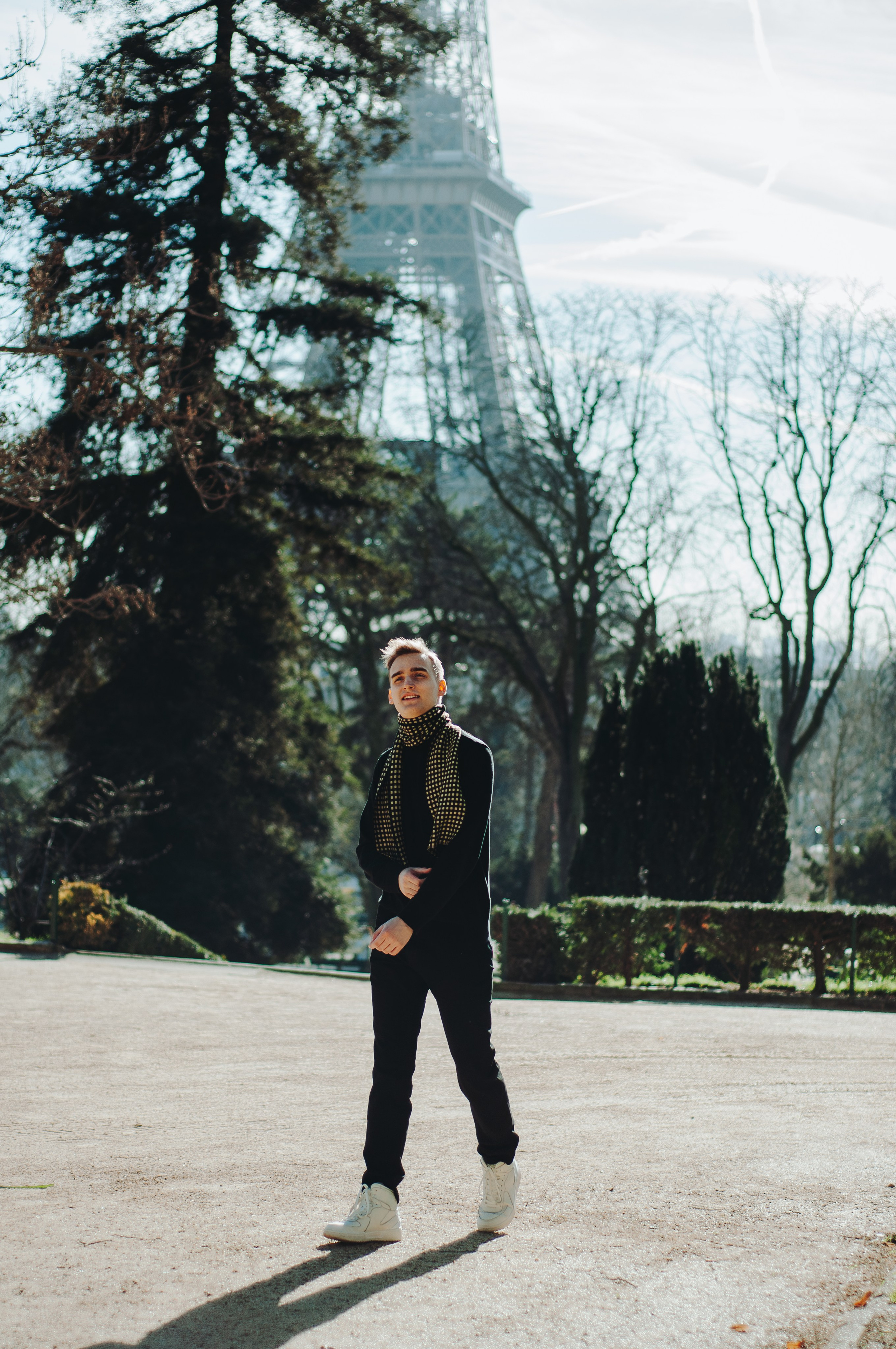 Мужская фотосессия у Эйфелевой башни. Фотограф в Париже Полина Осипова