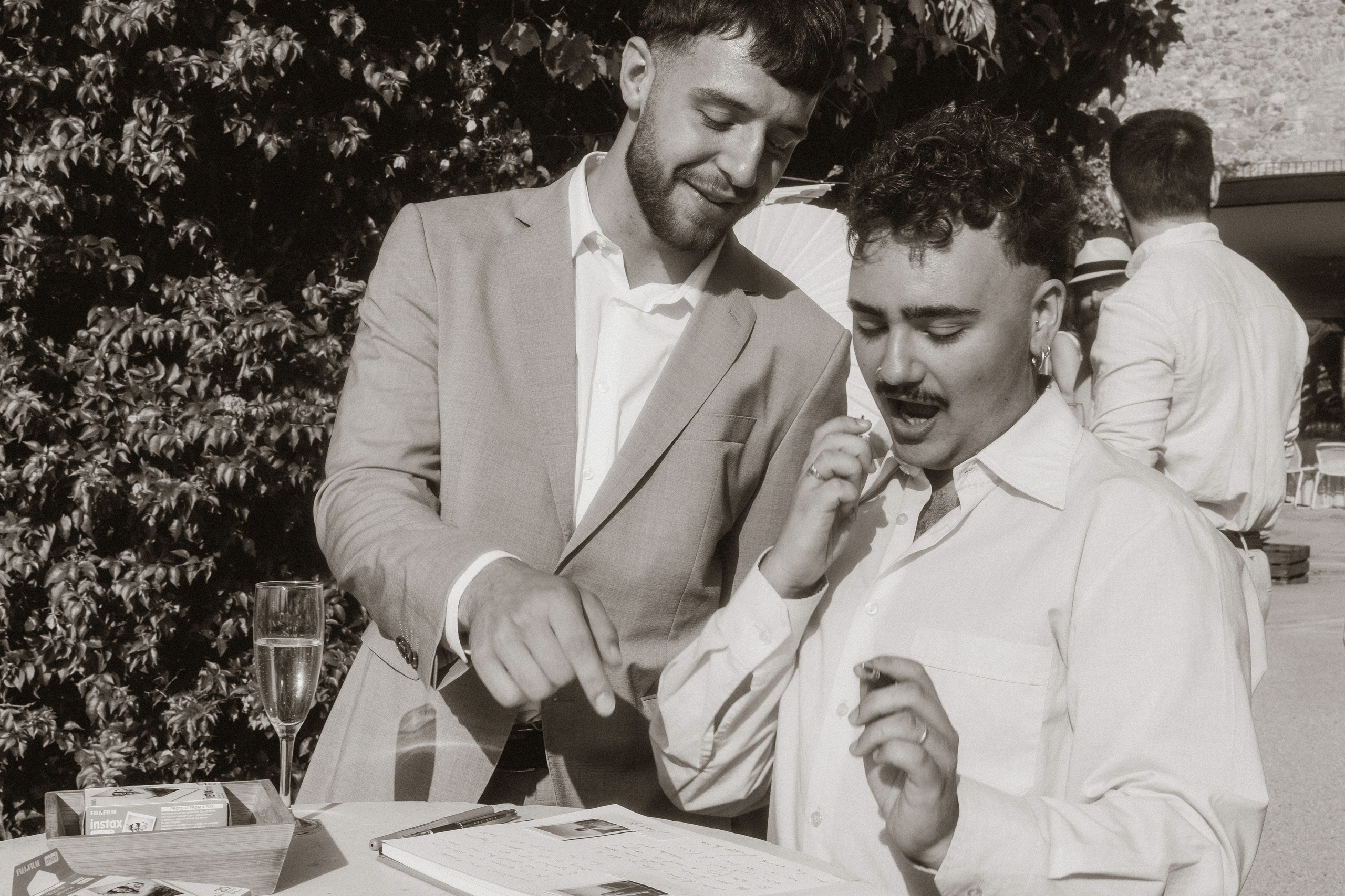 Lauren & Jamie. Hotel Castell d’Emporda. Paola fotógrafo / videografo de bodas en Barcelona