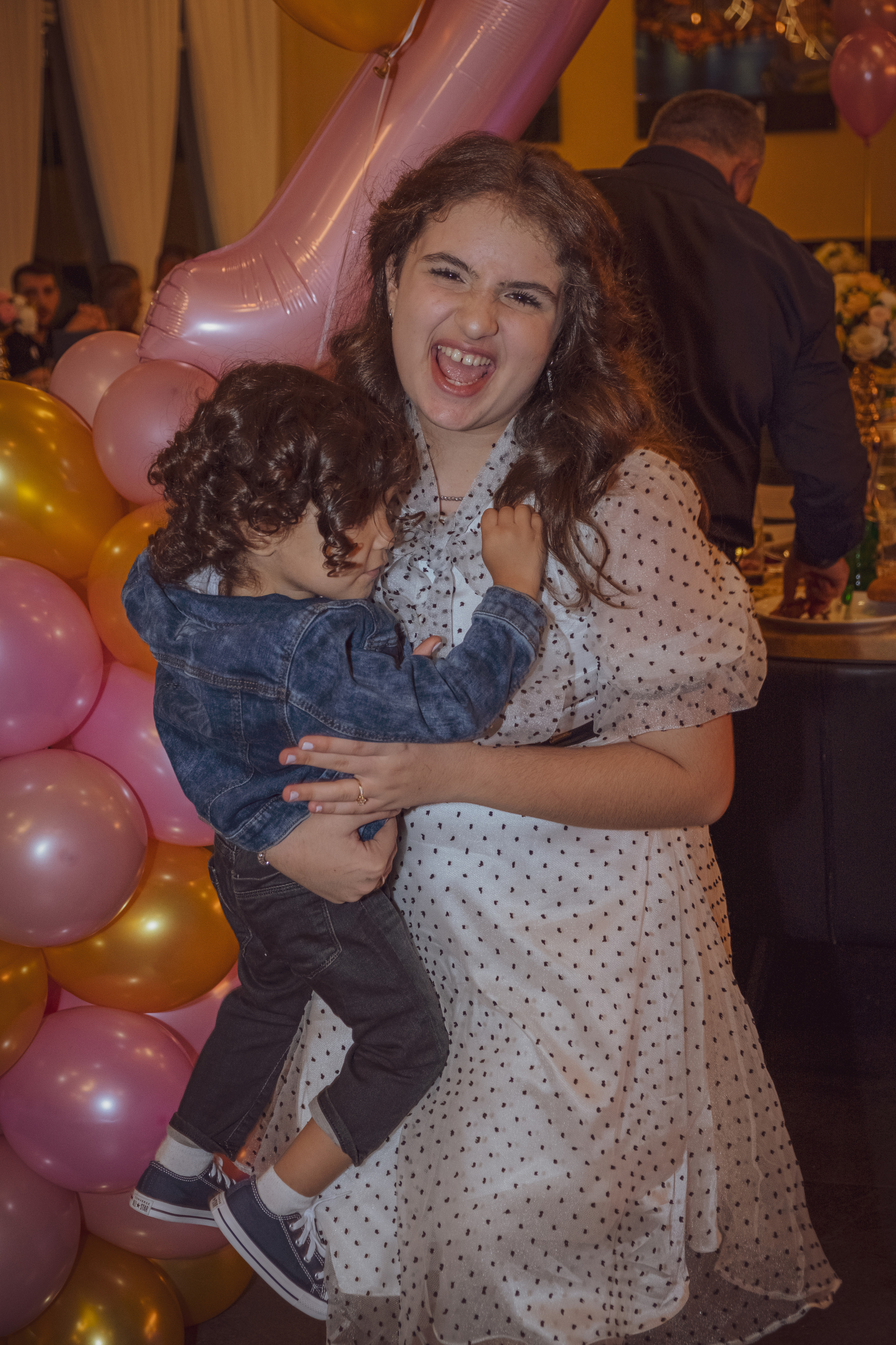 Birthday party. Middle East Photo Agency — Weddings, Bar & Bat Mitzvahs, Brit Milah, Theater, Magnets, Portraits