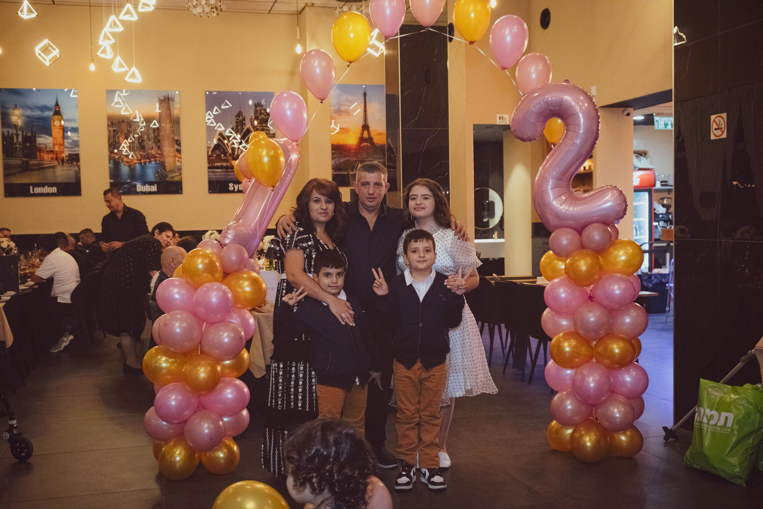 Birthday. Middle East Photo Agency סוכנות צילום המזרח התיכון — צילום מקצועי והדפסת מגנטים לאירועים