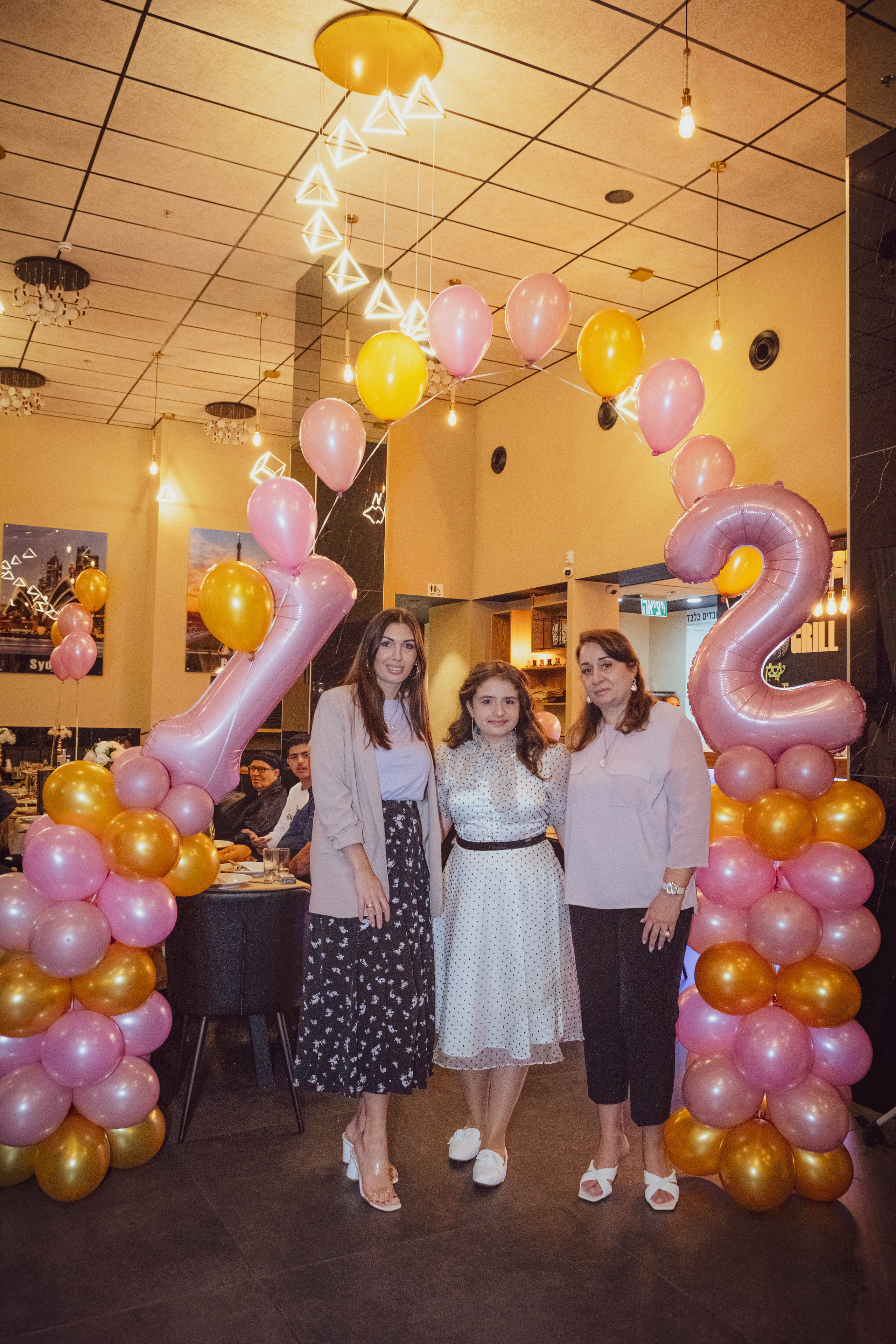 Birthday party. Middle East Photo Agency — Weddings, Bar & Bat Mitzvahs, Brit Milah, Theater, Magnets, Portraits