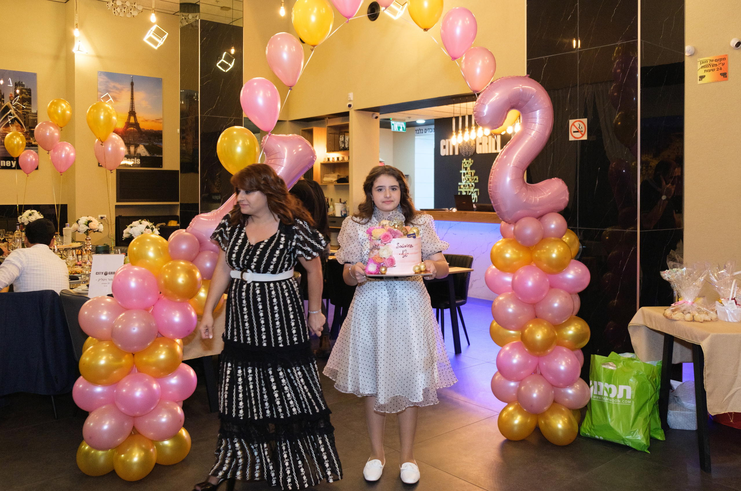 Birthday. Middle East Photo Agency סוכנות צילום המזרח התיכון — צילום מקצועי והדפסת מגנטים לאירועים