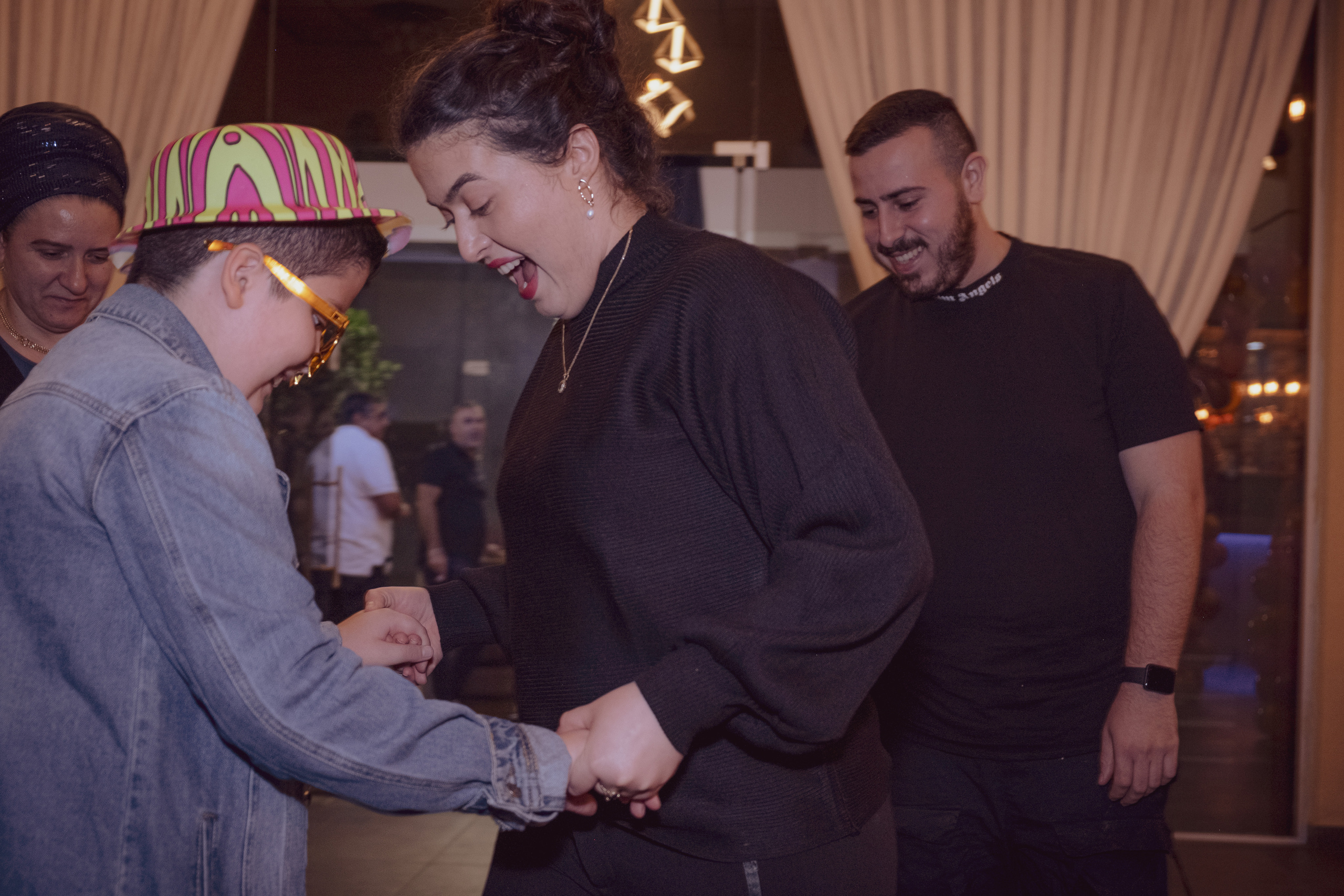 Birthday party. Middle East Photo Agency — Weddings, Bar & Bat Mitzvahs, Brit Milah, Theater, Magnets, Portraits