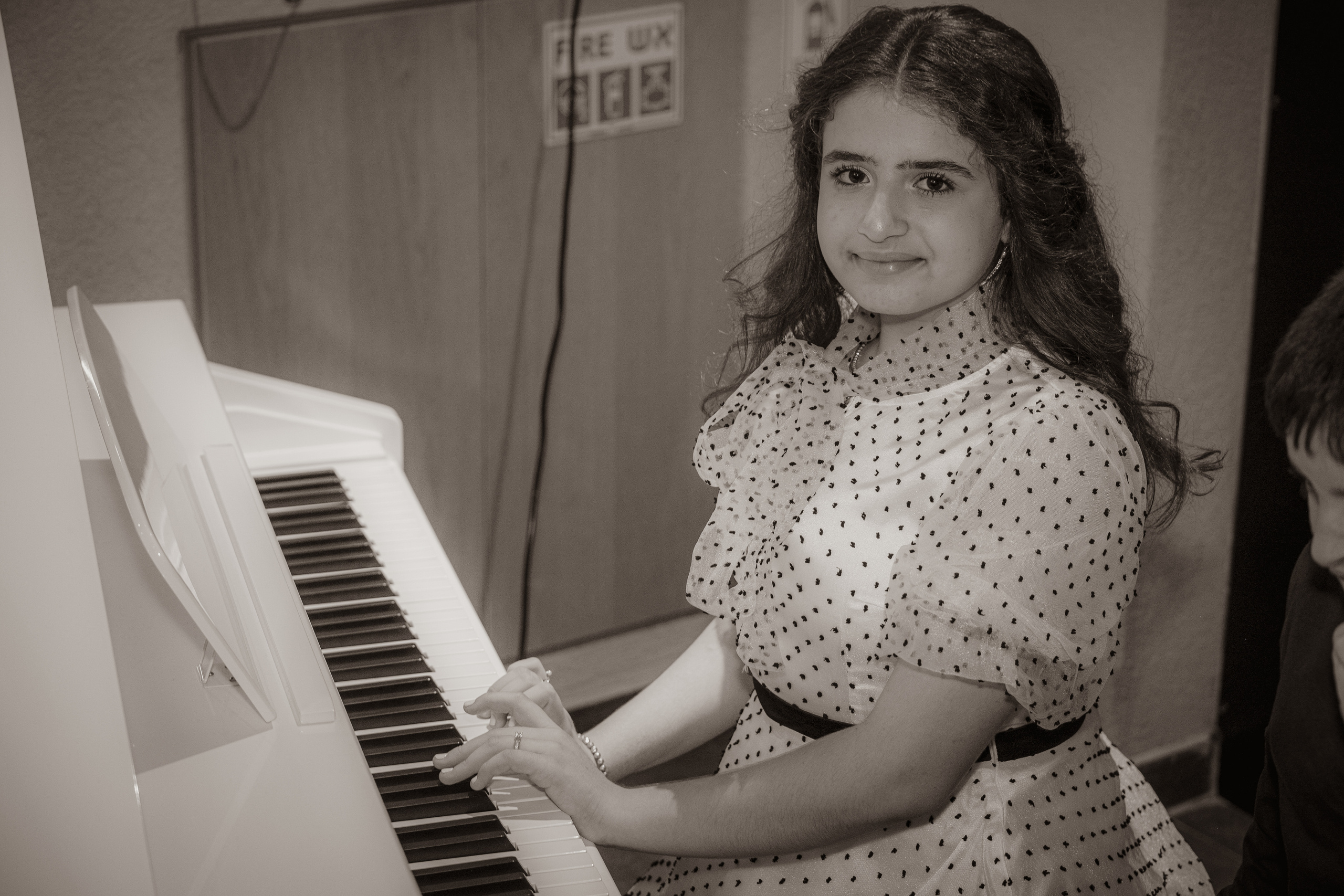 Birthday party. Middle East Photo Agency — Weddings, Bar & Bat Mitzvahs, Brit Milah, Theater, Magnets, Portraits