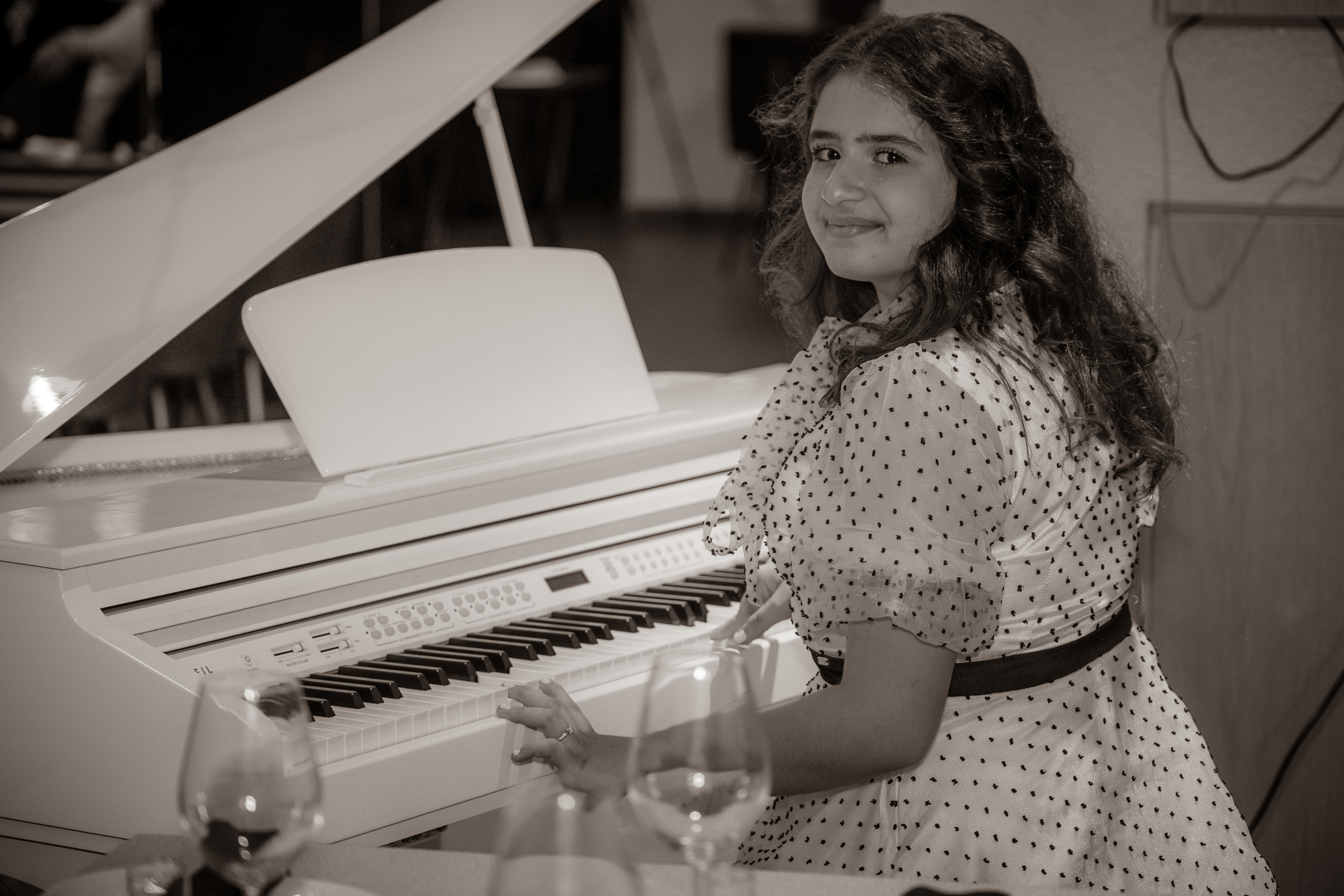 Birthday party. Middle East Photo Agency — Weddings, Bar & Bat Mitzvahs, Brit Milah, Theater, Magnets, Portraits