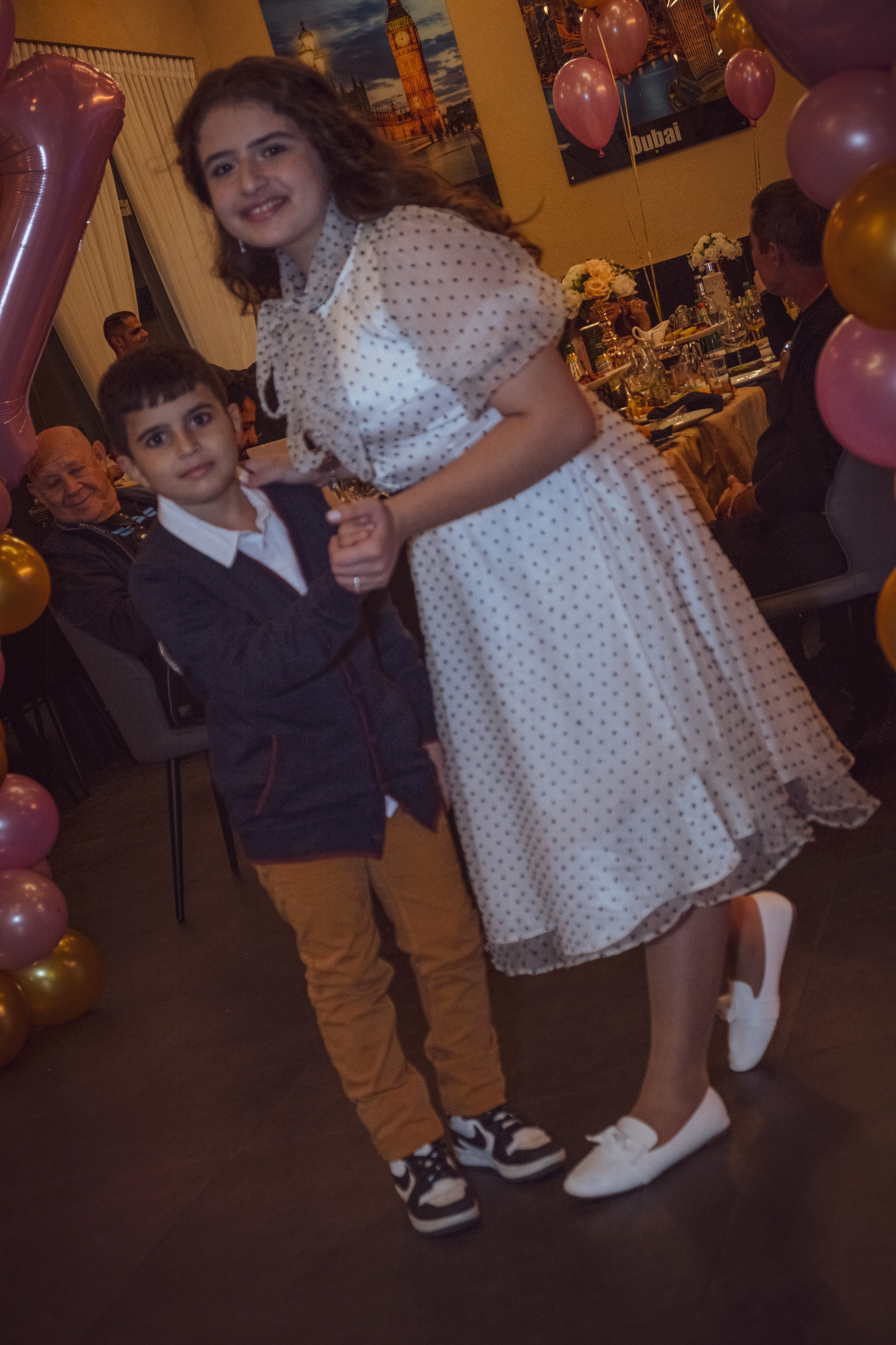 Birthday party. Middle East Photo Agency — Weddings, Bar & Bat Mitzvahs, Brit Milah, Theater, Magnets, Portraits