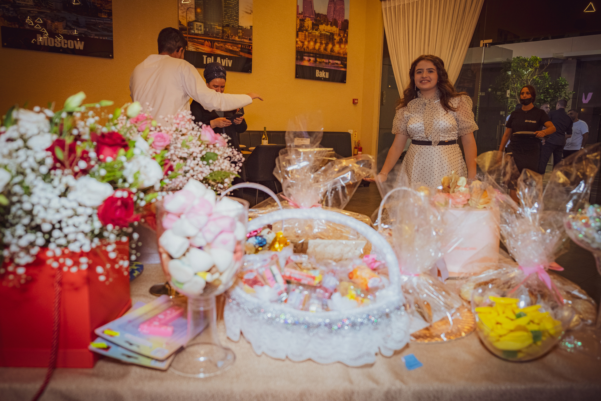 Birthday party. Middle East Photo Agency — Weddings, Bar & Bat Mitzvahs, Brit Milah, Theater, Magnets, Portraits