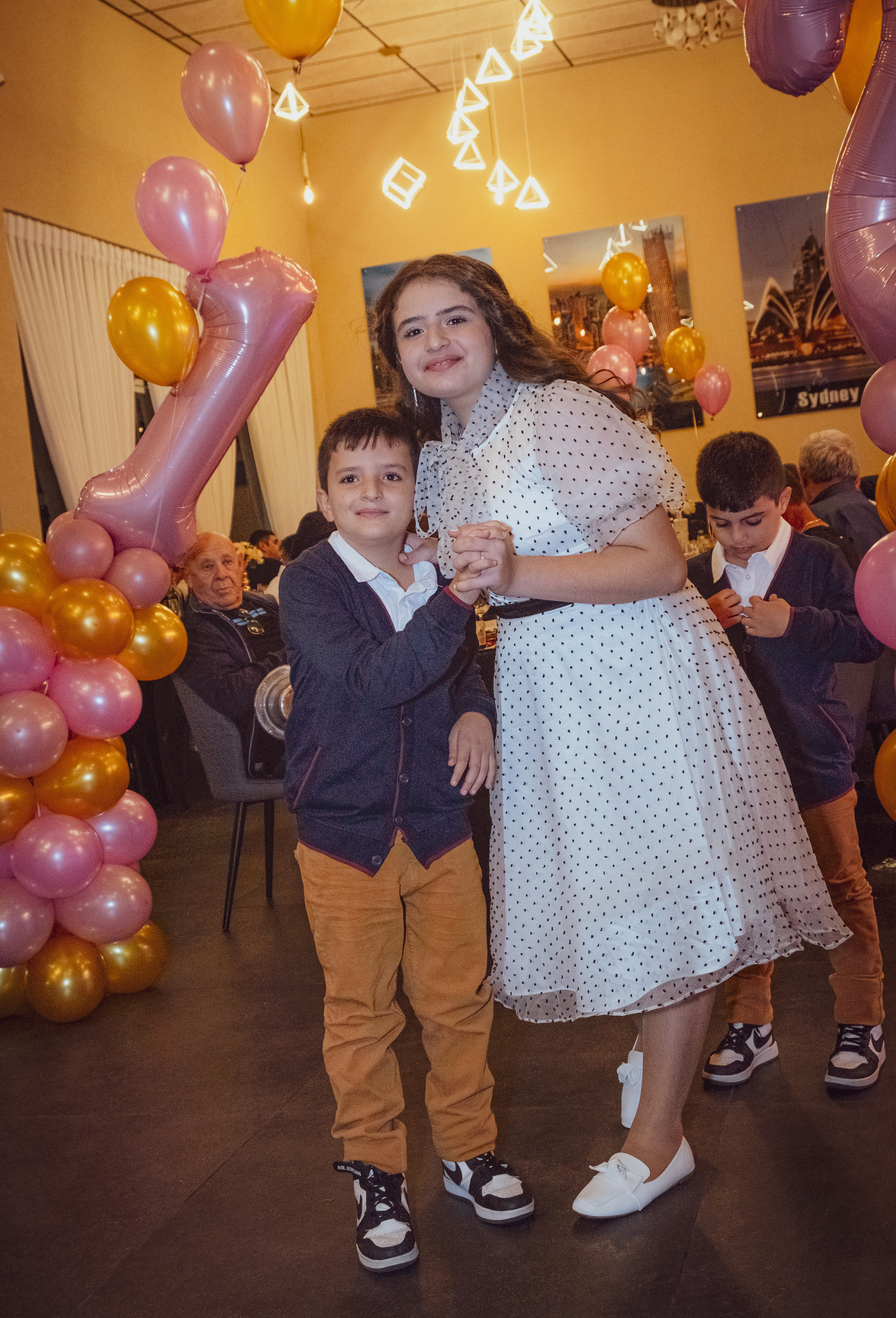 Birthday party. Middle East Photo Agency — Weddings, Bar & Bat Mitzvahs, Brit Milah, Theater, Magnets, Portraits
