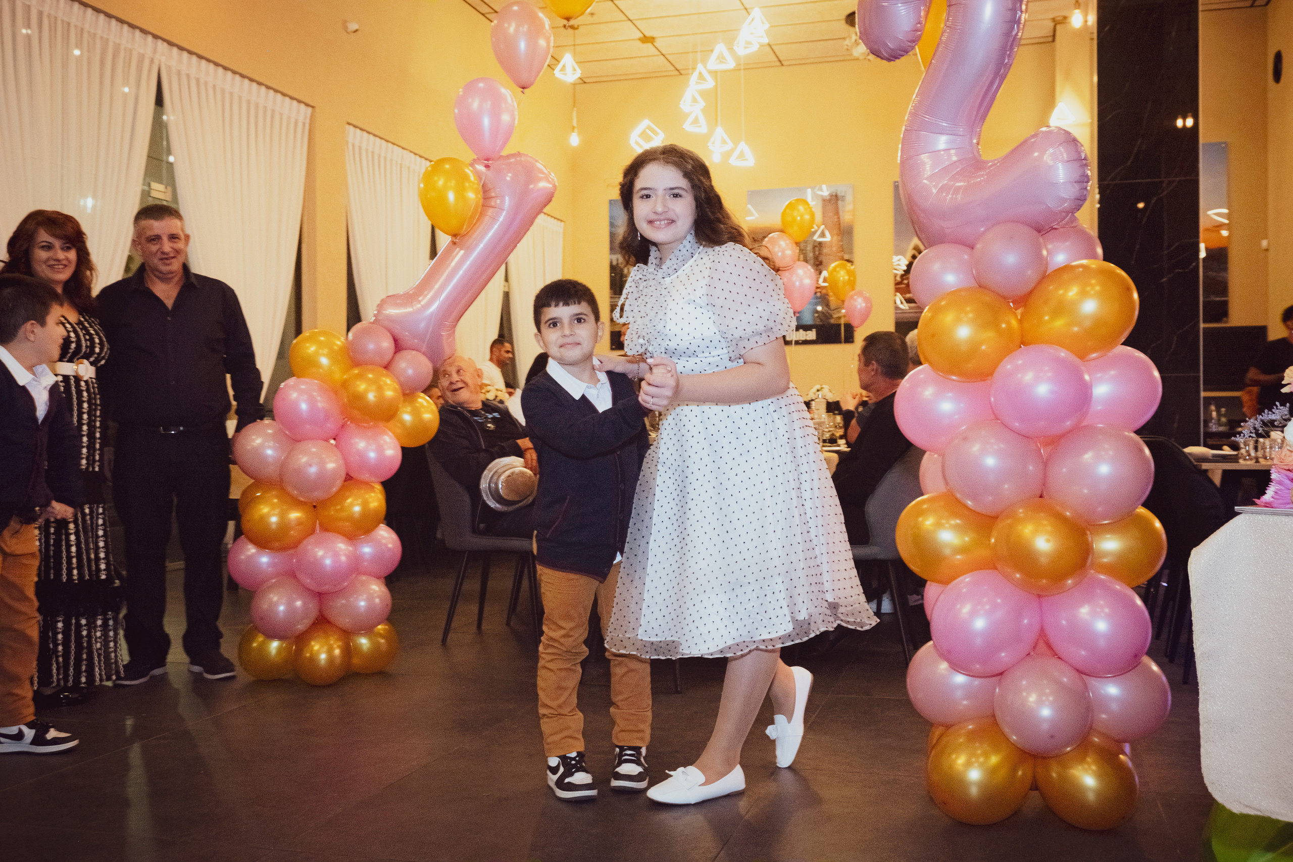 Birthday. Middle East Photo Agency סוכנות צילום המזרח התיכון — צילום מקצועי והדפסת מגנטים לאירועים