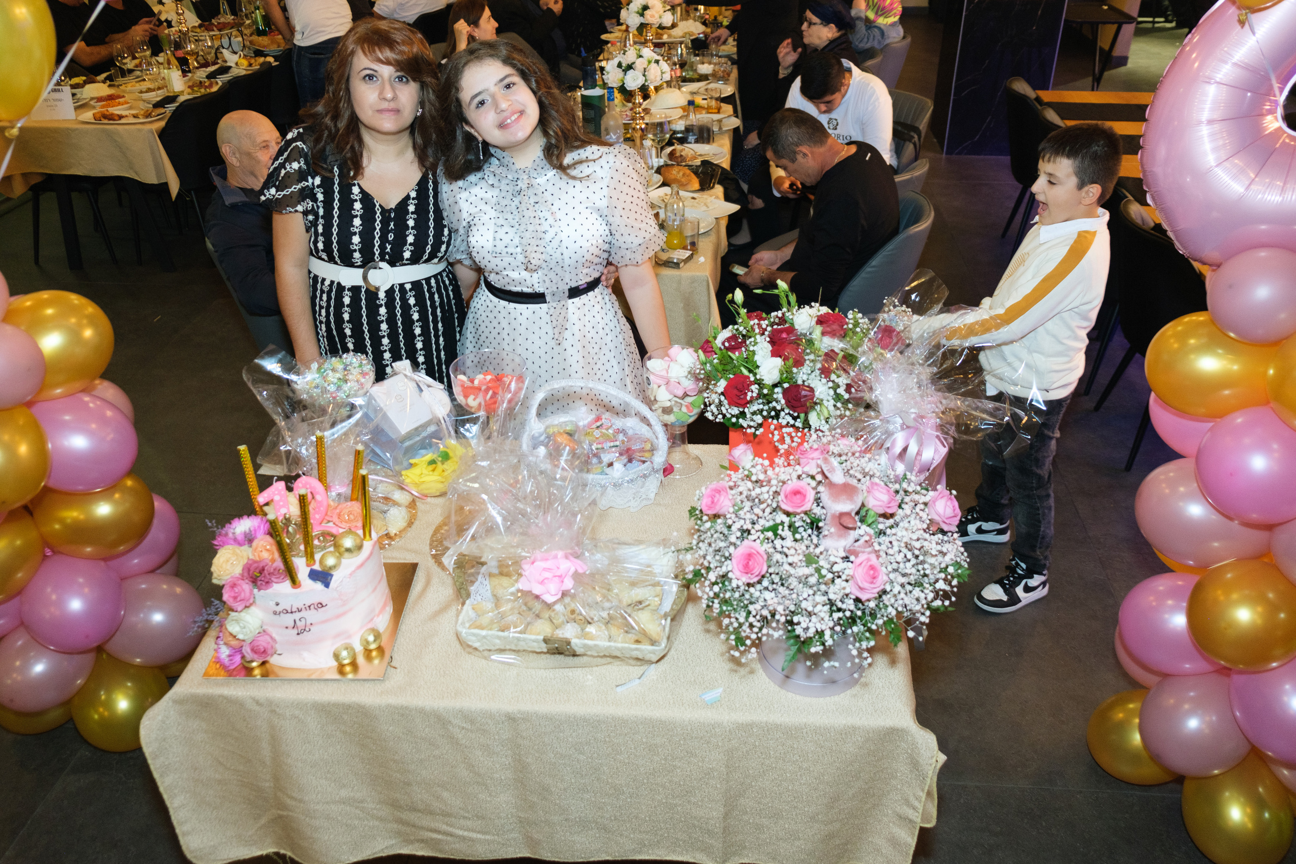 Birthday. Middle East Photo Agency סוכנות צילום המזרח התיכון — צילום מקצועי והדפסת מגנטים לאירועים