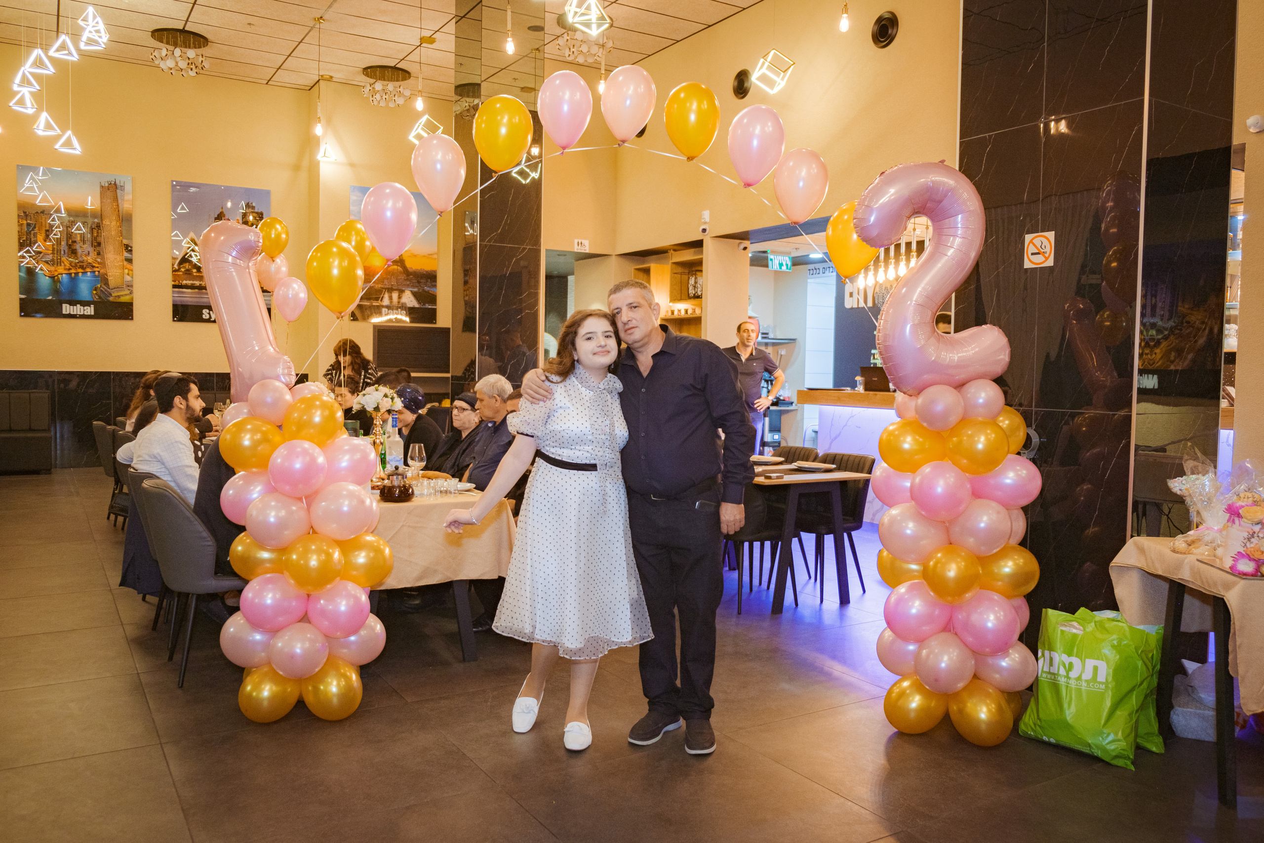 Birthday. Middle East Photo Agency סוכנות צילום המזרח התיכון — צילום מקצועי והדפסת מגנטים לאירועים