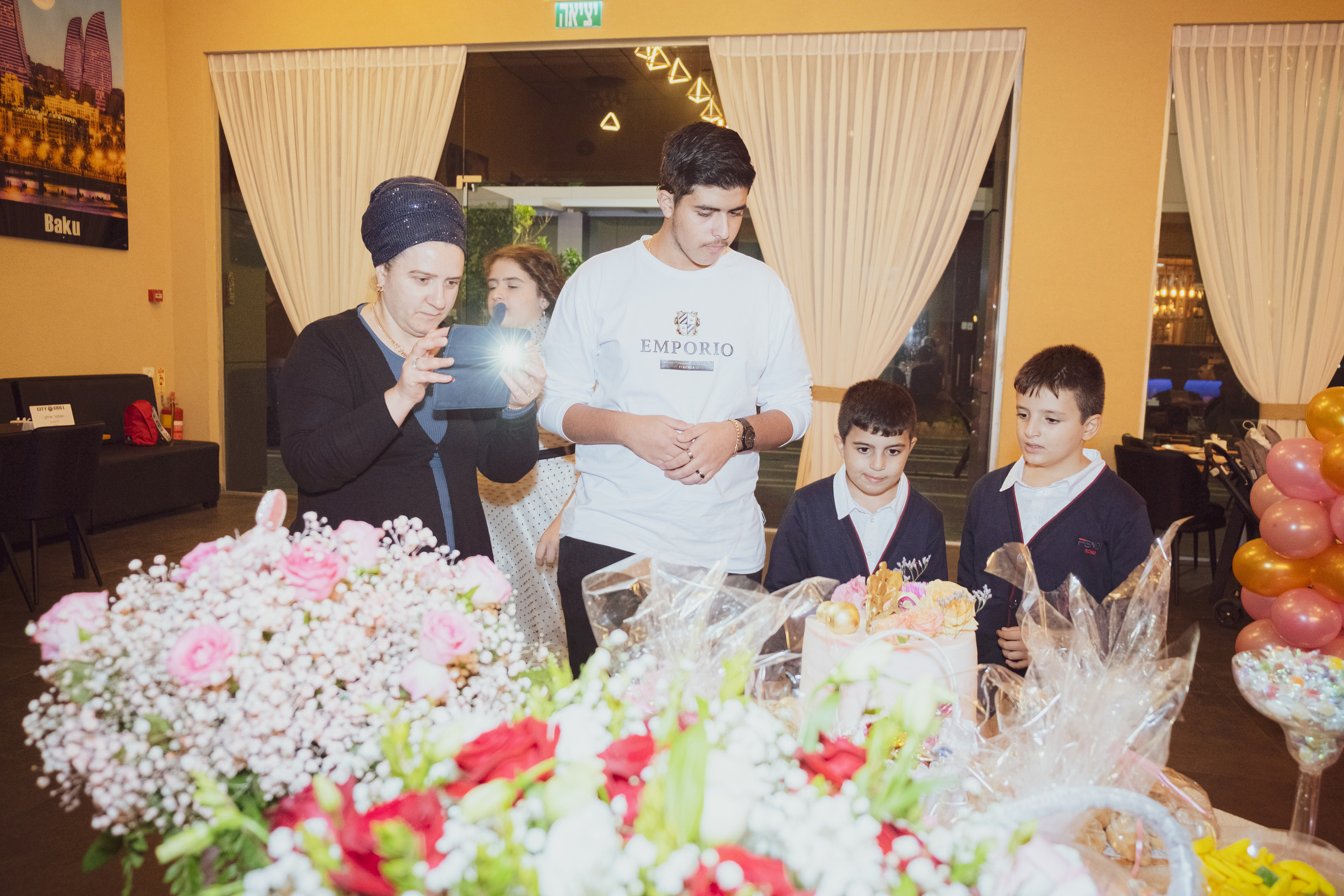 Birthday. Middle East Photo Agency סוכנות צילום המזרח התיכון — צילום מקצועי והדפסת מגנטים לאירועים