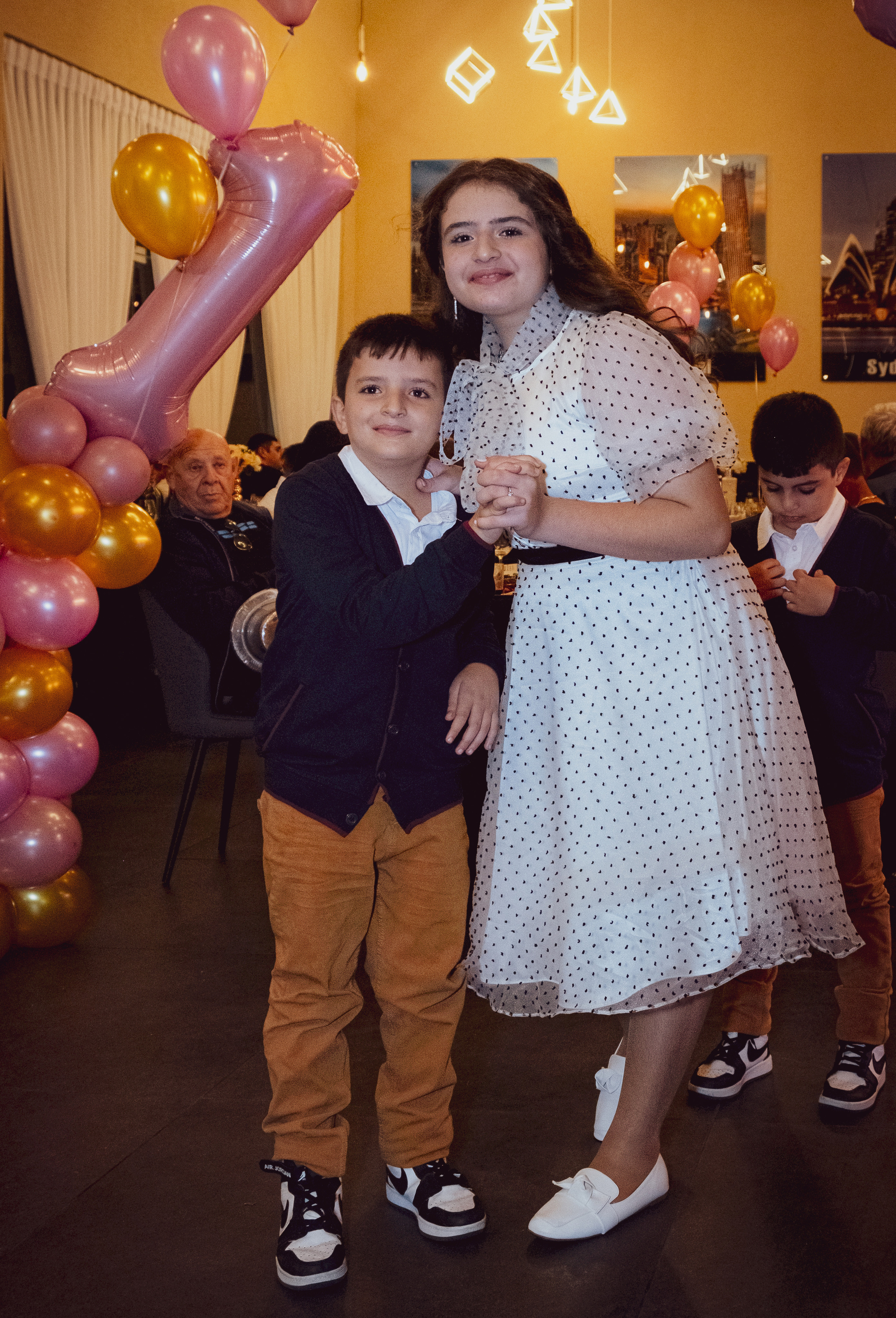 Birthday. Middle East Photo Agency סוכנות צילום המזרח התיכון — צילום מקצועי והדפסת מגנטים לאירועים