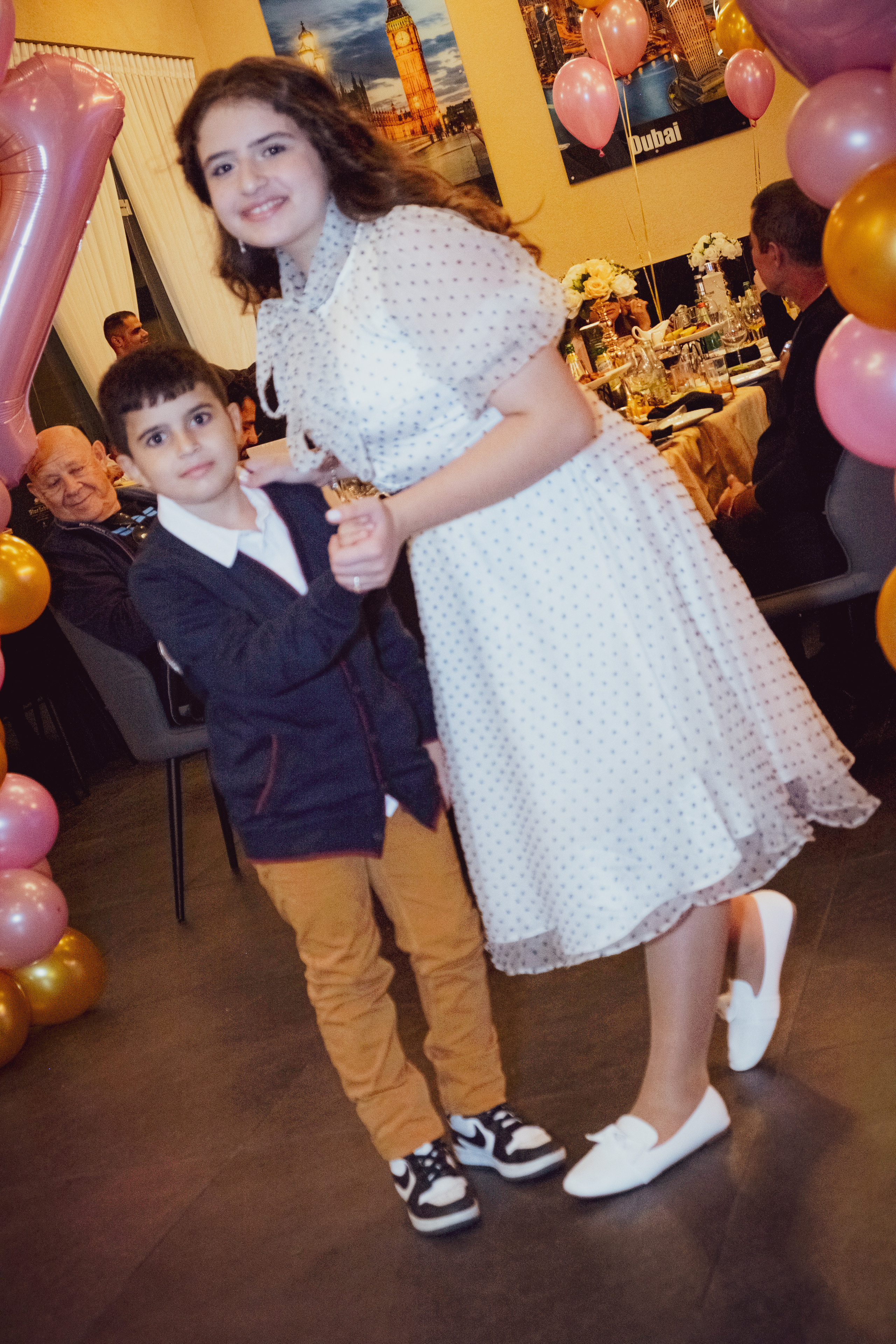 Birthday. Middle East Photo Agency סוכנות צילום המזרח התיכון — צילום מקצועי והדפסת מגנטים לאירועים