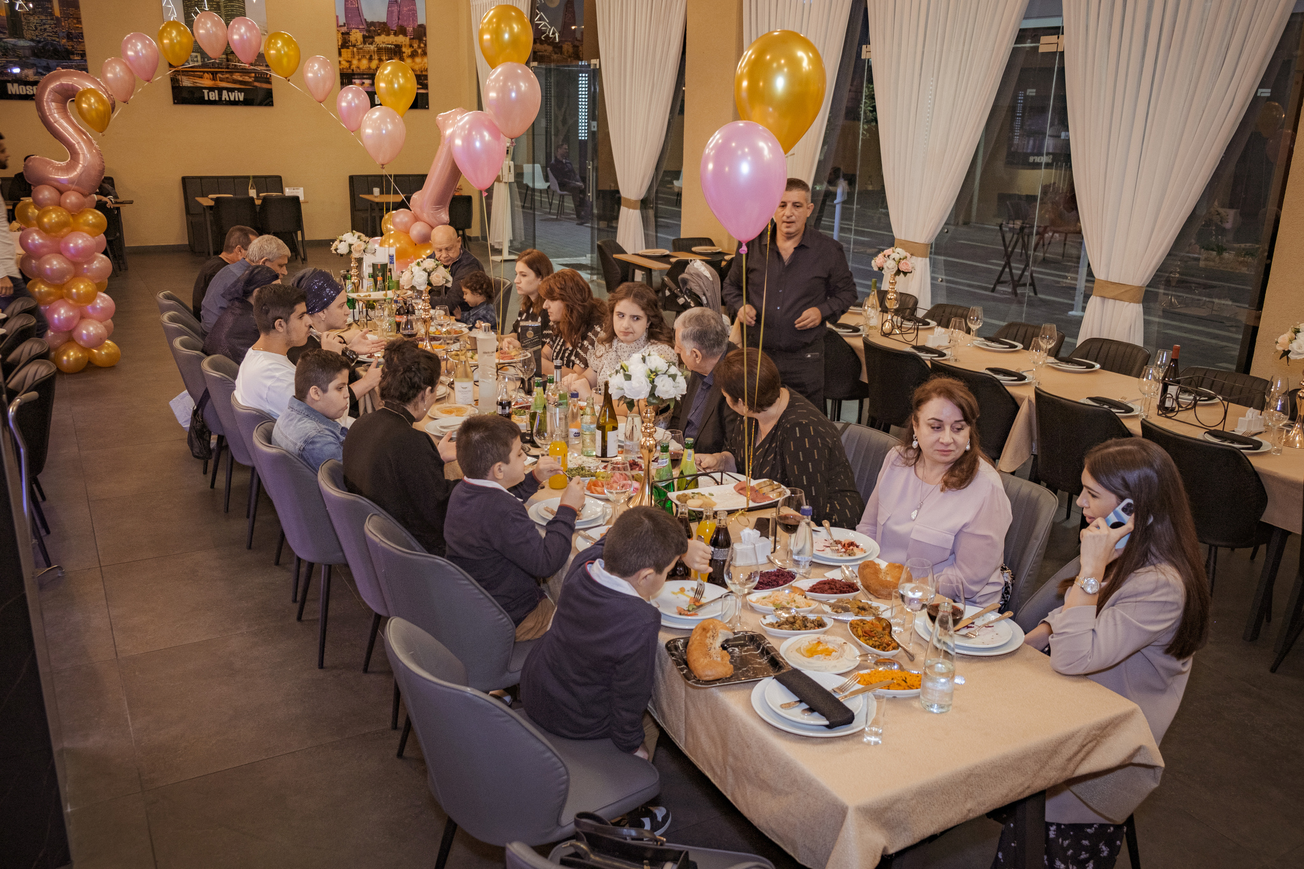 Birthday party. Middle East Photo Agency — Weddings, Bar & Bat Mitzvahs, Brit Milah, Theater, Magnets, Portraits