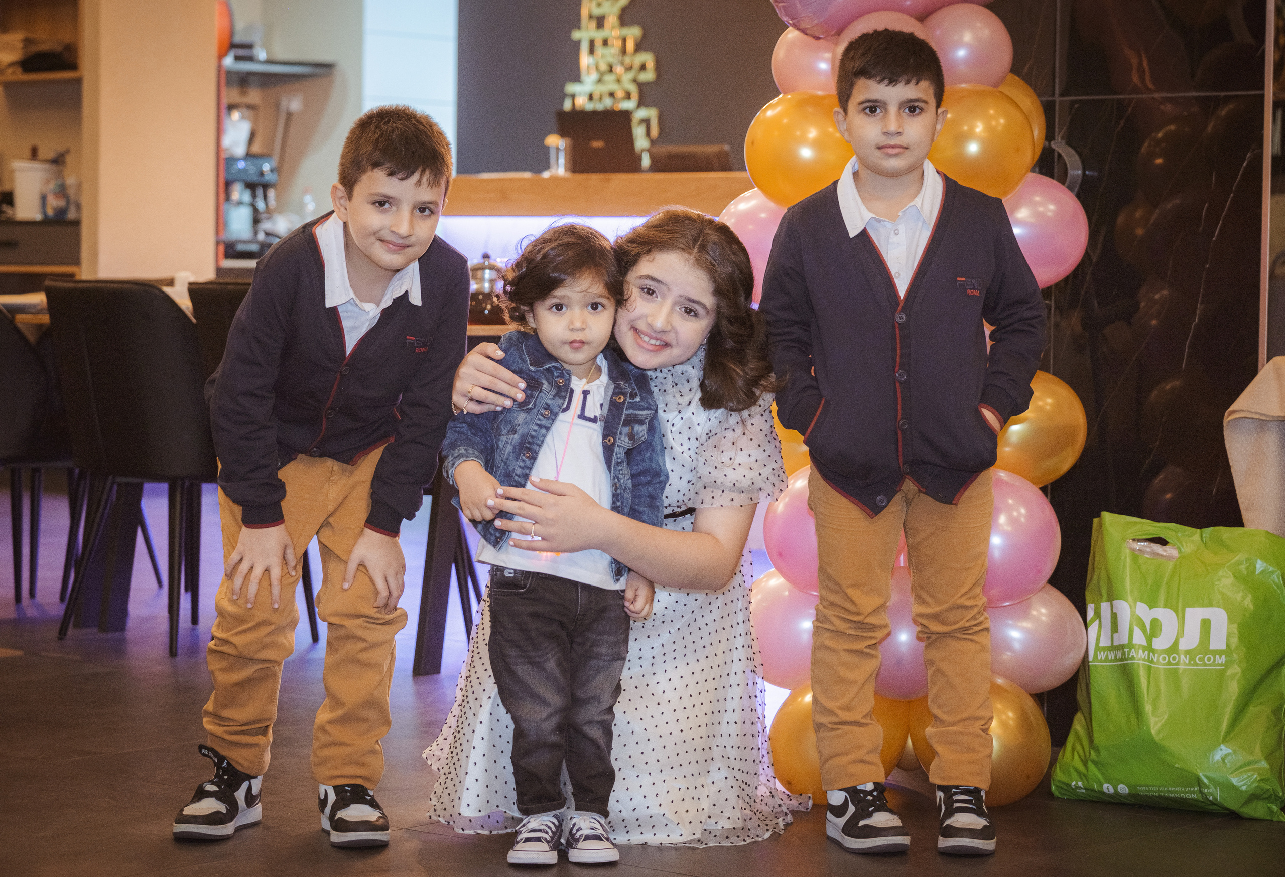 Birthday. Middle East Photo Agency סוכנות צילום המזרח התיכון — צילום מקצועי והדפסת מגנטים לאירועים