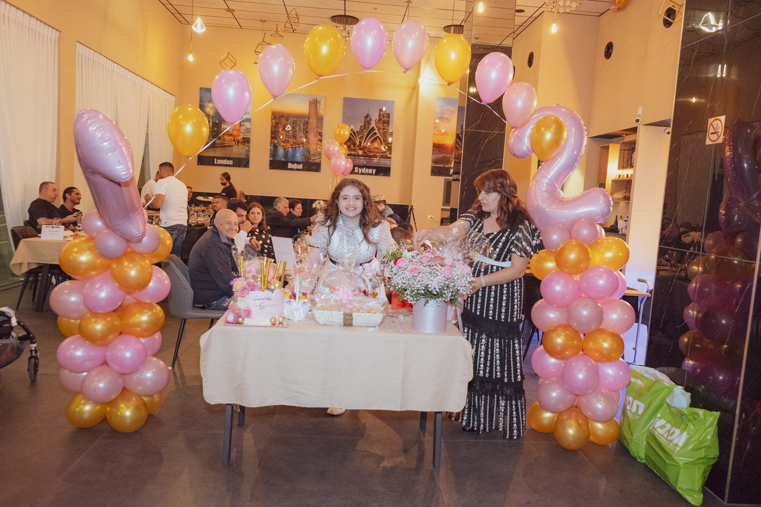 Birthday. Middle East Photo Agency סוכנות צילום המזרח התיכון — צילום מקצועי והדפסת מגנטים לאירועים