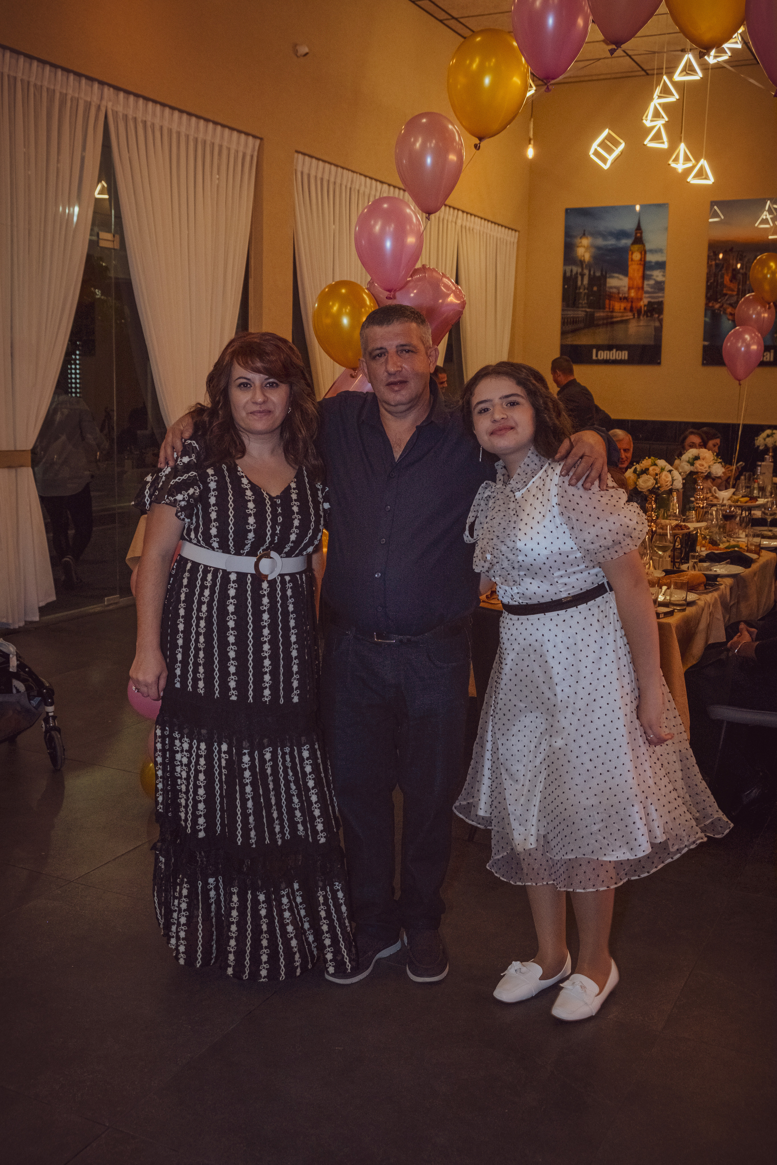 Birthday party. Middle East Photo Agency — Weddings, Bar & Bat Mitzvahs, Brit Milah, Theater, Magnets, Portraits