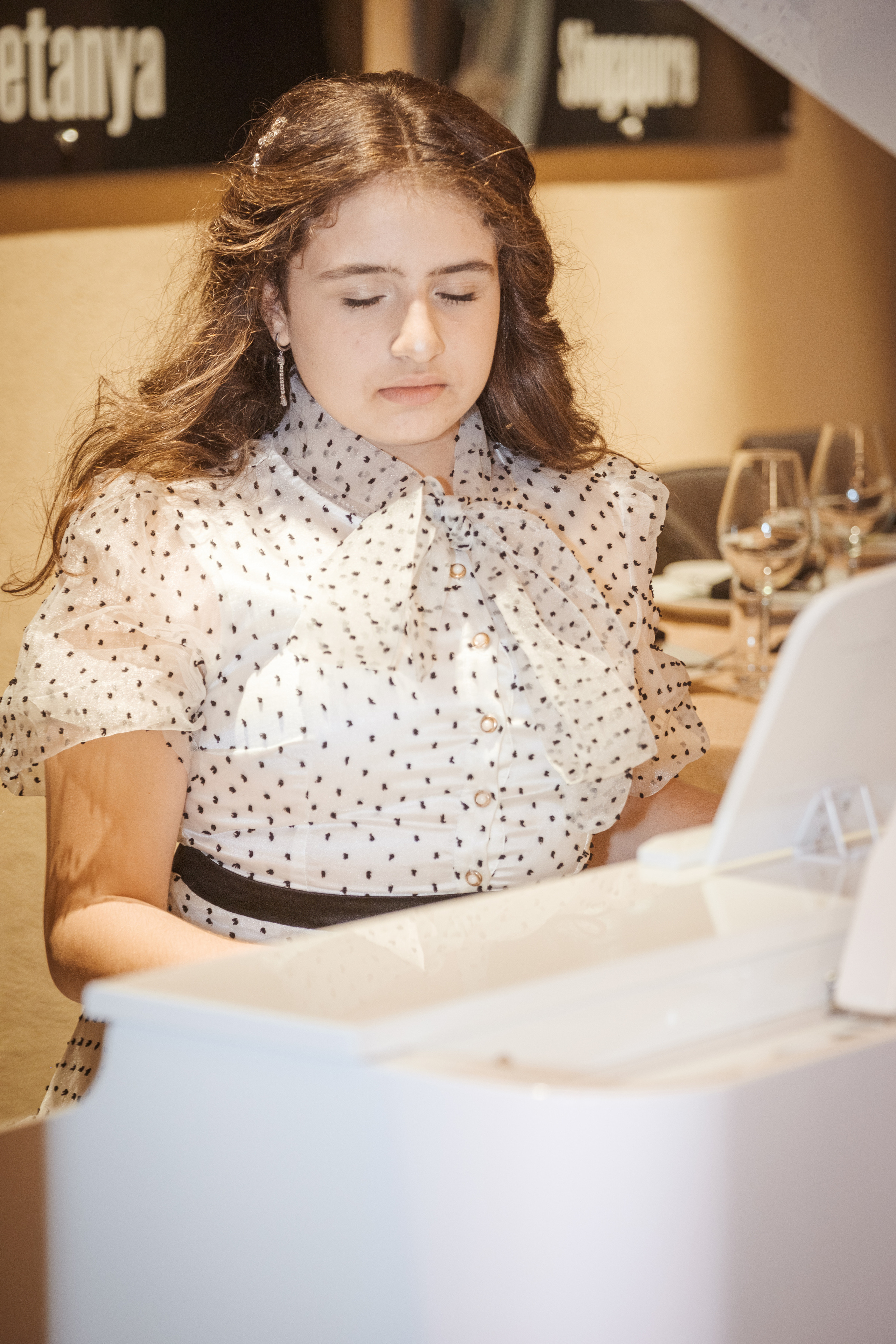 Birthday. Middle East Photo Agency סוכנות צילום המזרח התיכון — צילום מקצועי והדפסת מגנטים לאירועים