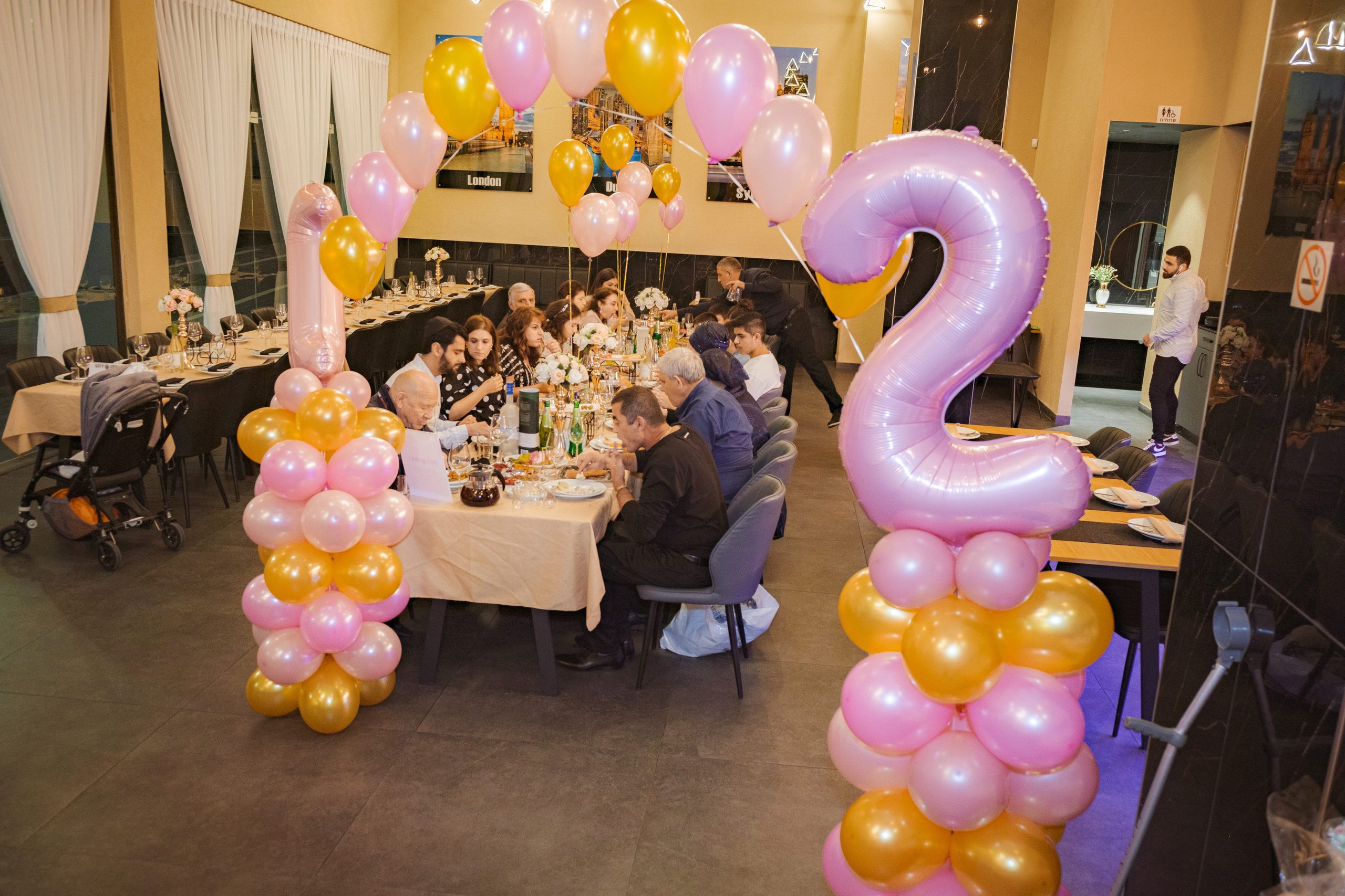 Birthday. Middle East Photo Agency סוכנות צילום המזרח התיכון — צילום מקצועי והדפסת מגנטים לאירועים