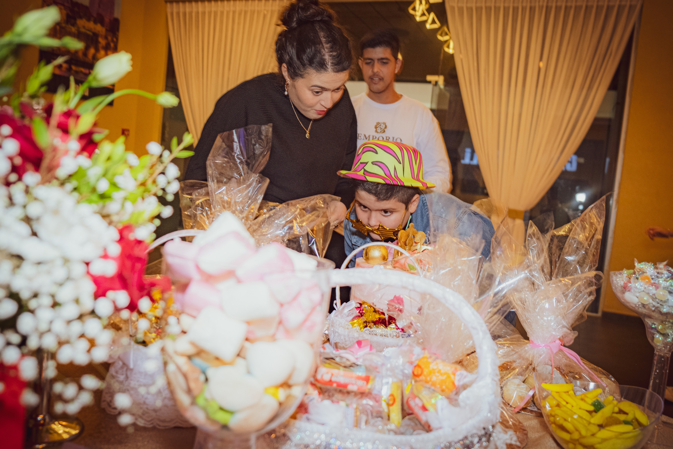 Birthday party. Middle East Photo Agency — Weddings, Bar & Bat Mitzvahs, Brit Milah, Theater, Magnets, Portraits