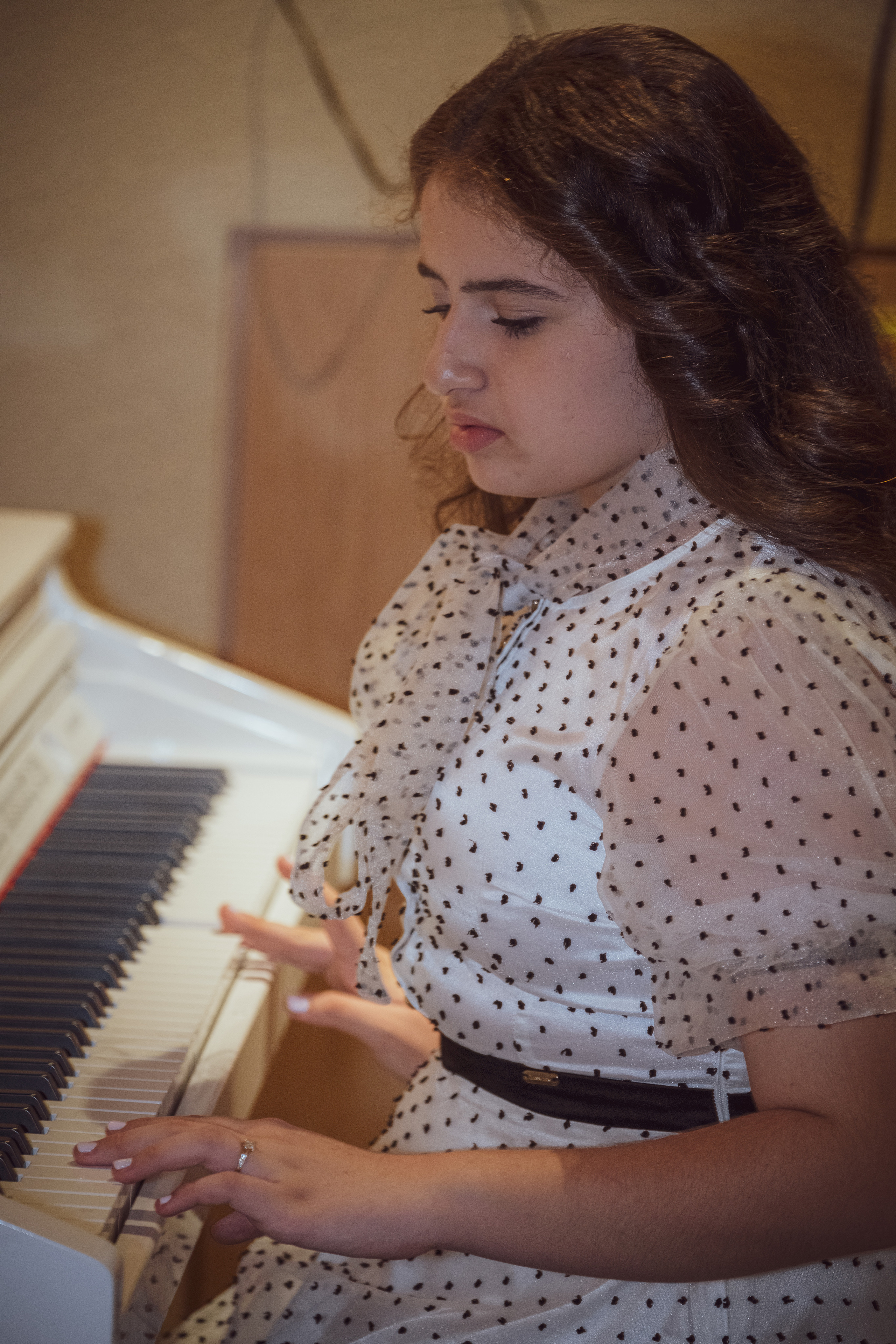 Birthday party. Middle East Photo Agency — Weddings, Bar & Bat Mitzvahs, Brit Milah, Theater, Magnets, Portraits