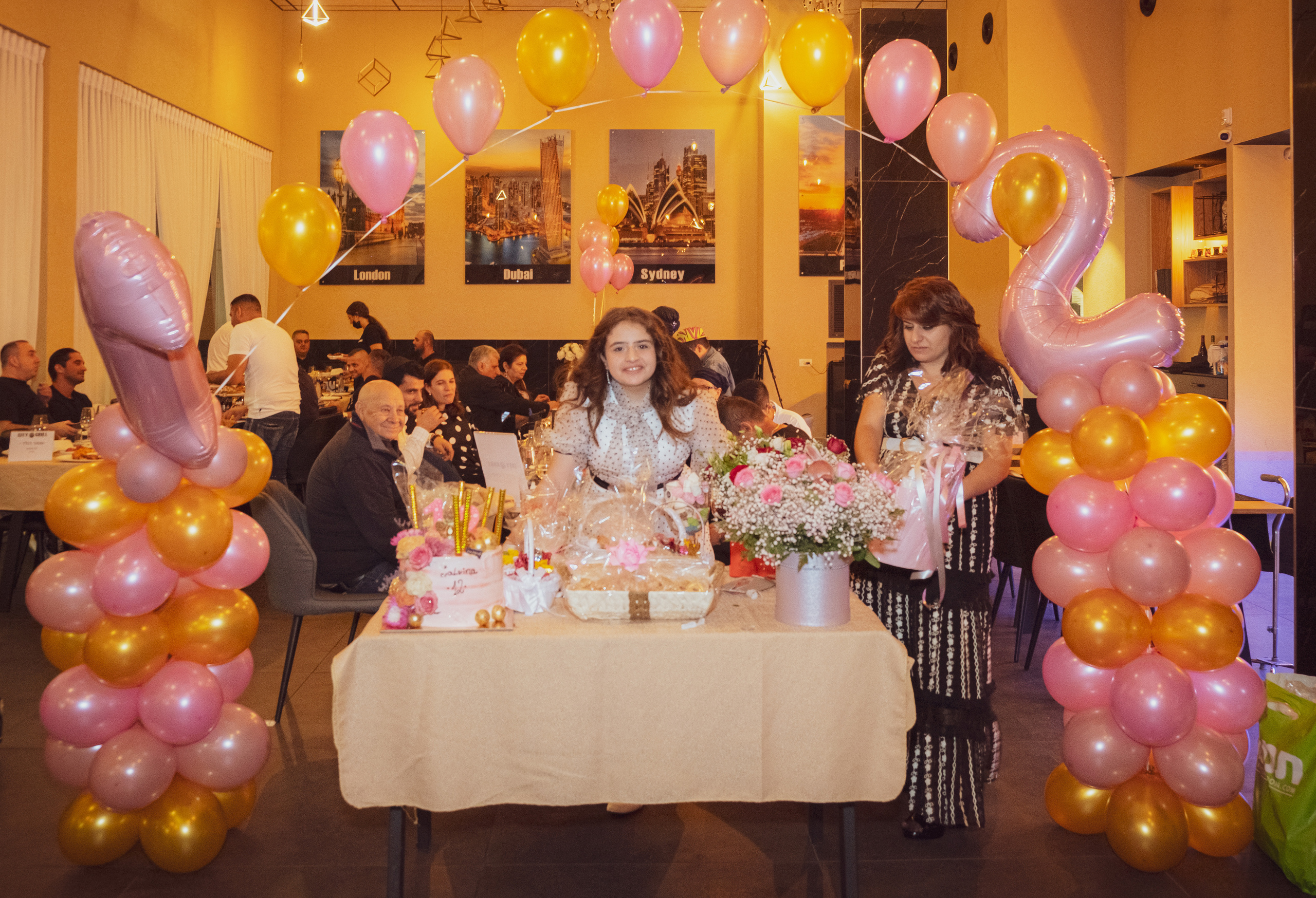 Birthday. Middle East Photo Agency סוכנות צילום המזרח התיכון — צילום מקצועי והדפסת מגנטים לאירועים