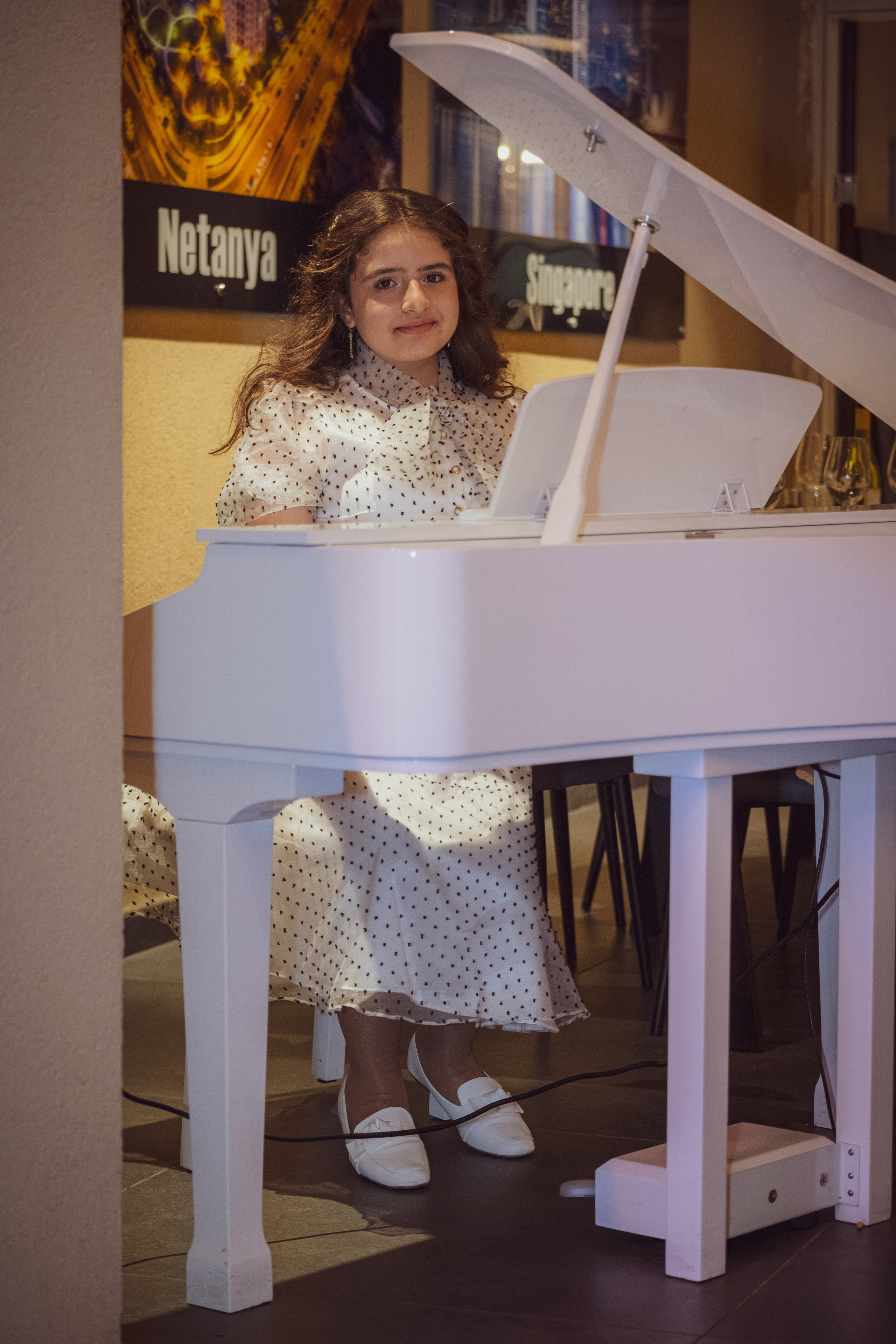 Birthday party. Middle East Photo Agency — Weddings, Bar & Bat Mitzvahs, Brit Milah, Theater, Magnets, Portraits