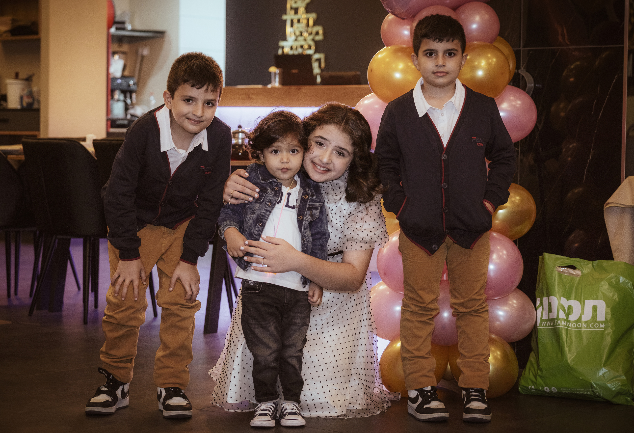 Birthday party. Middle East Photo Agency — Weddings, Bar & Bat Mitzvahs, Brit Milah, Theater, Magnets, Portraits