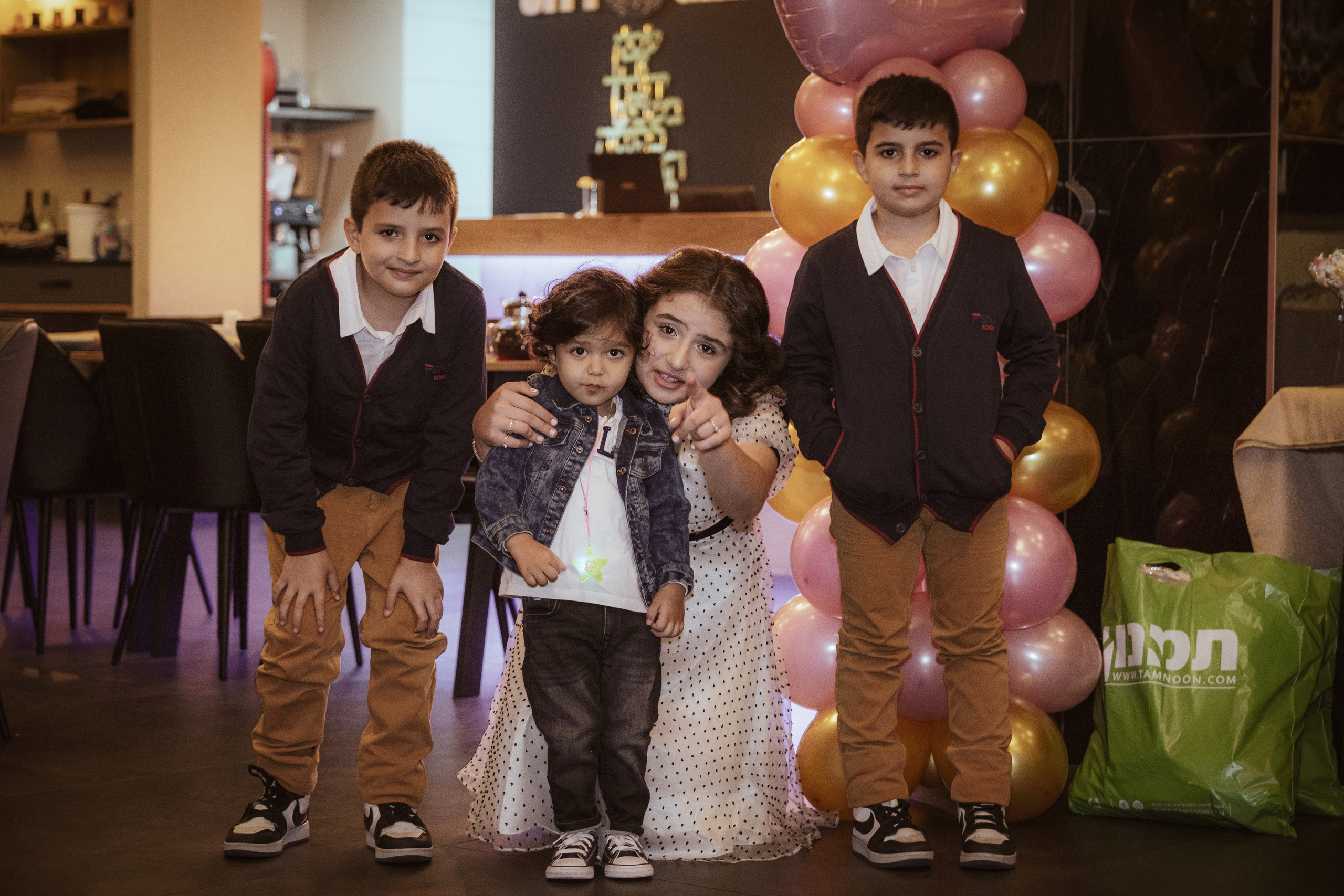 Birthday party. Middle East Photo Agency — Weddings, Bar & Bat Mitzvahs, Brit Milah, Theater, Magnets, Portraits
