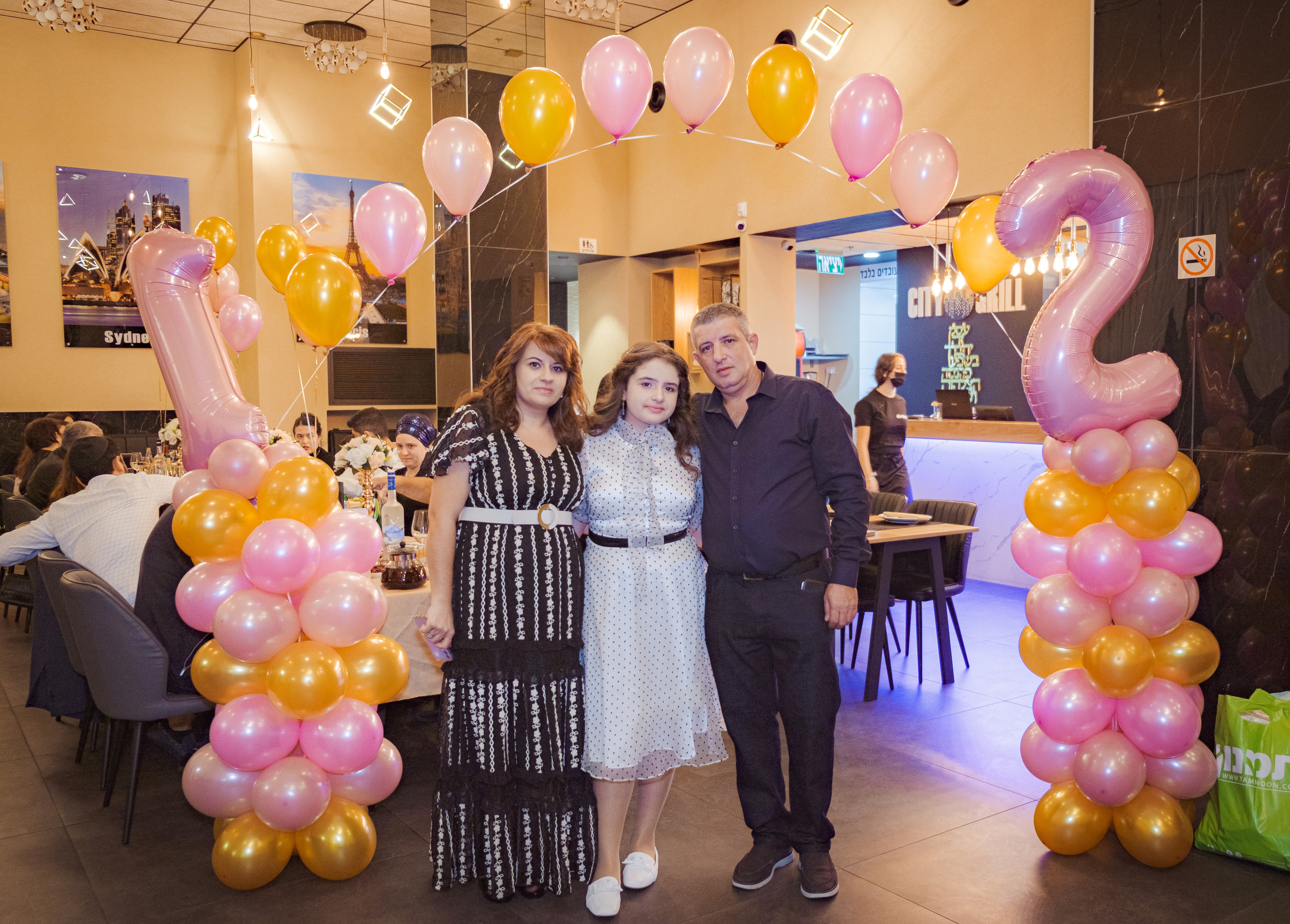 Birthday. Middle East Photo Agency סוכנות צילום המזרח התיכון — צילום מקצועי והדפסת מגנטים לאירועים