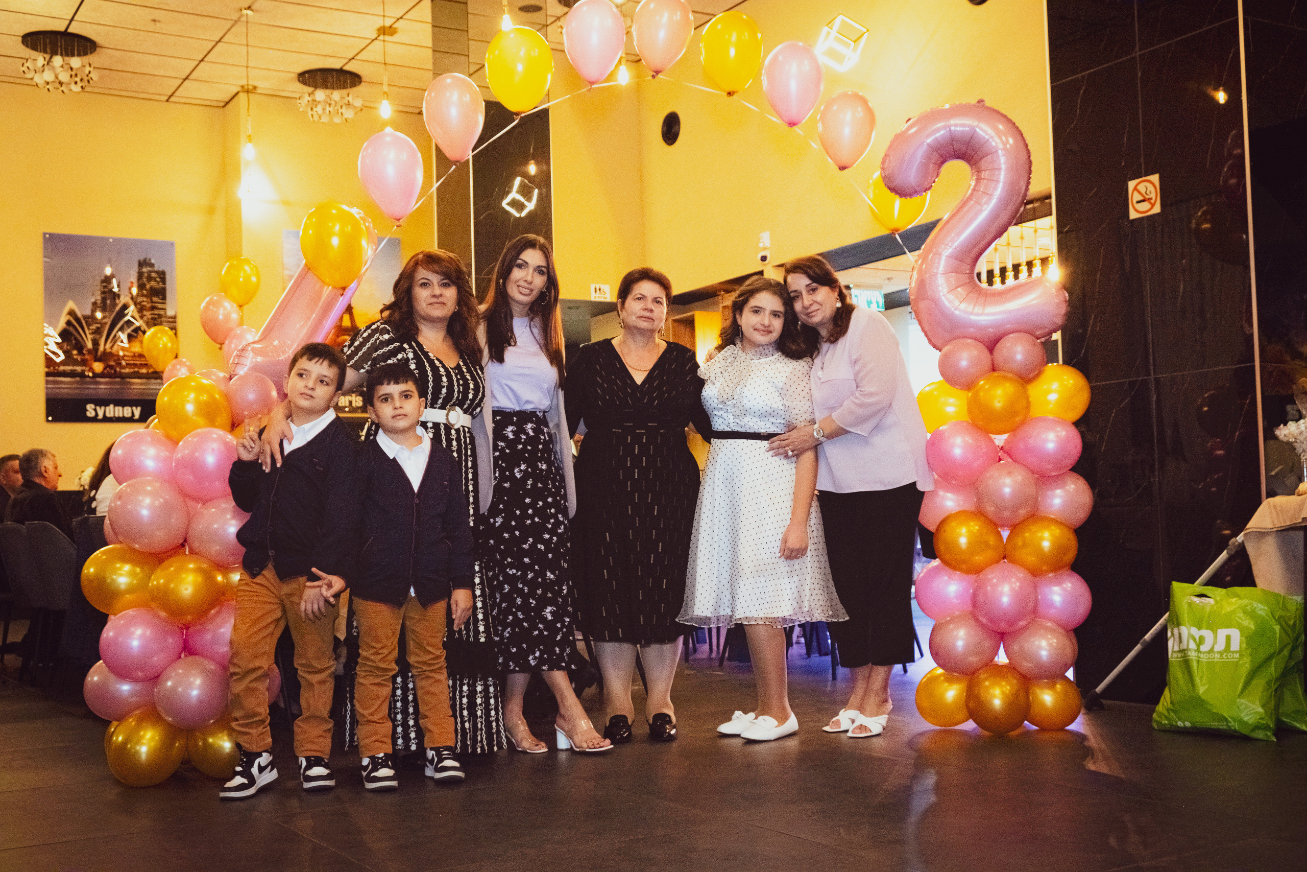 Birthday. Middle East Photo Agency סוכנות צילום המזרח התיכון — צילום מקצועי והדפסת מגנטים לאירועים