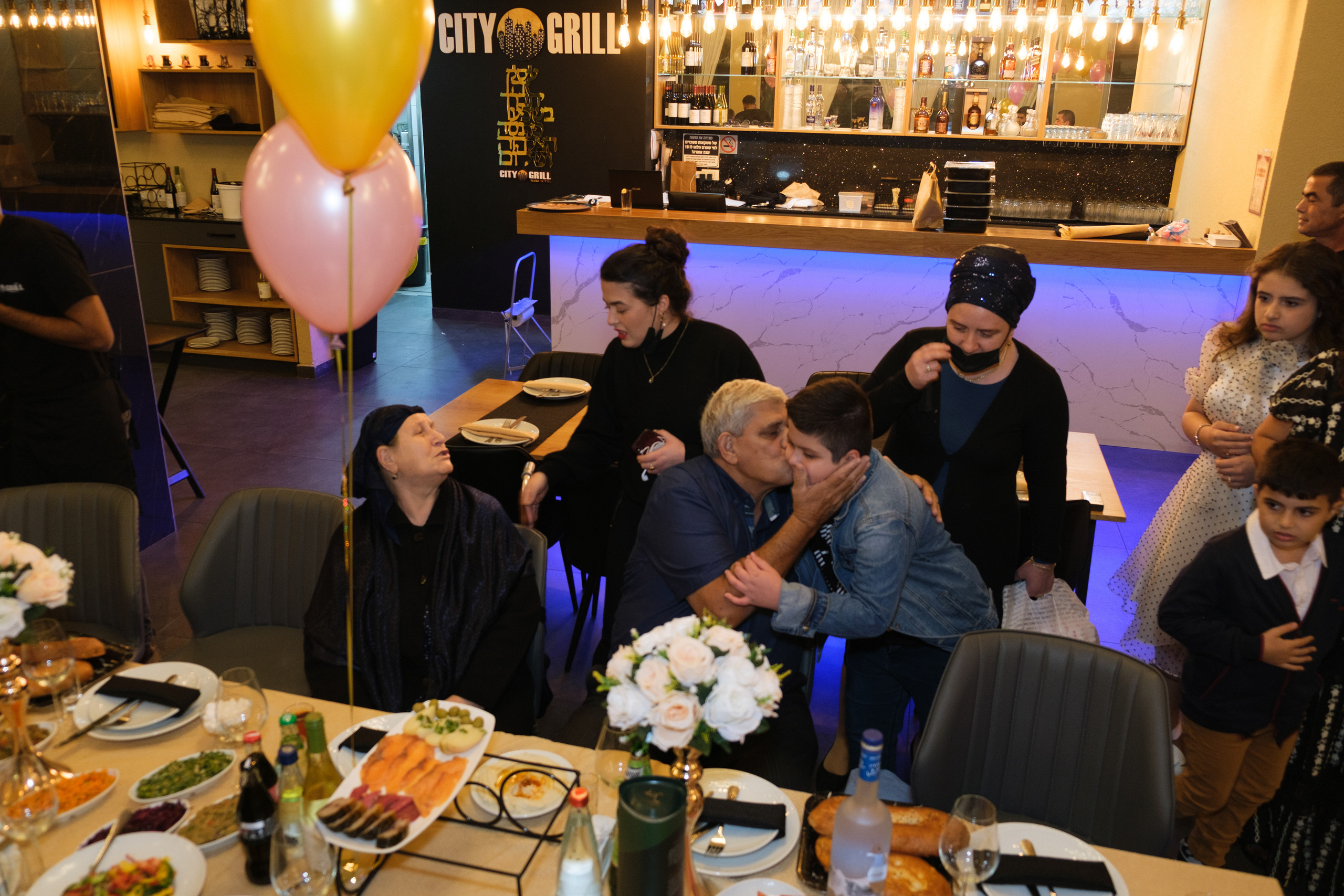 Birthday party. Middle East Photo Agency — Weddings, Bar & Bat Mitzvahs, Brit Milah, Theater, Magnets, Portraits