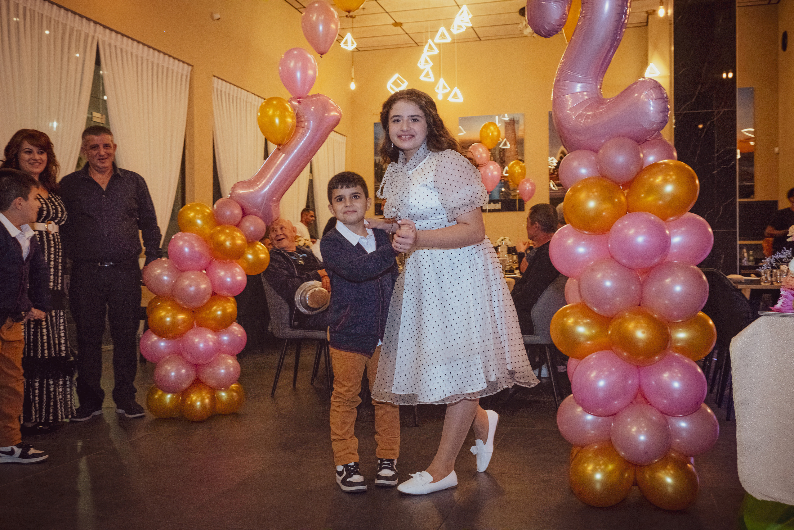 Birthday party. Middle East Photo Agency — Weddings, Bar & Bat Mitzvahs, Brit Milah, Theater, Magnets, Portraits