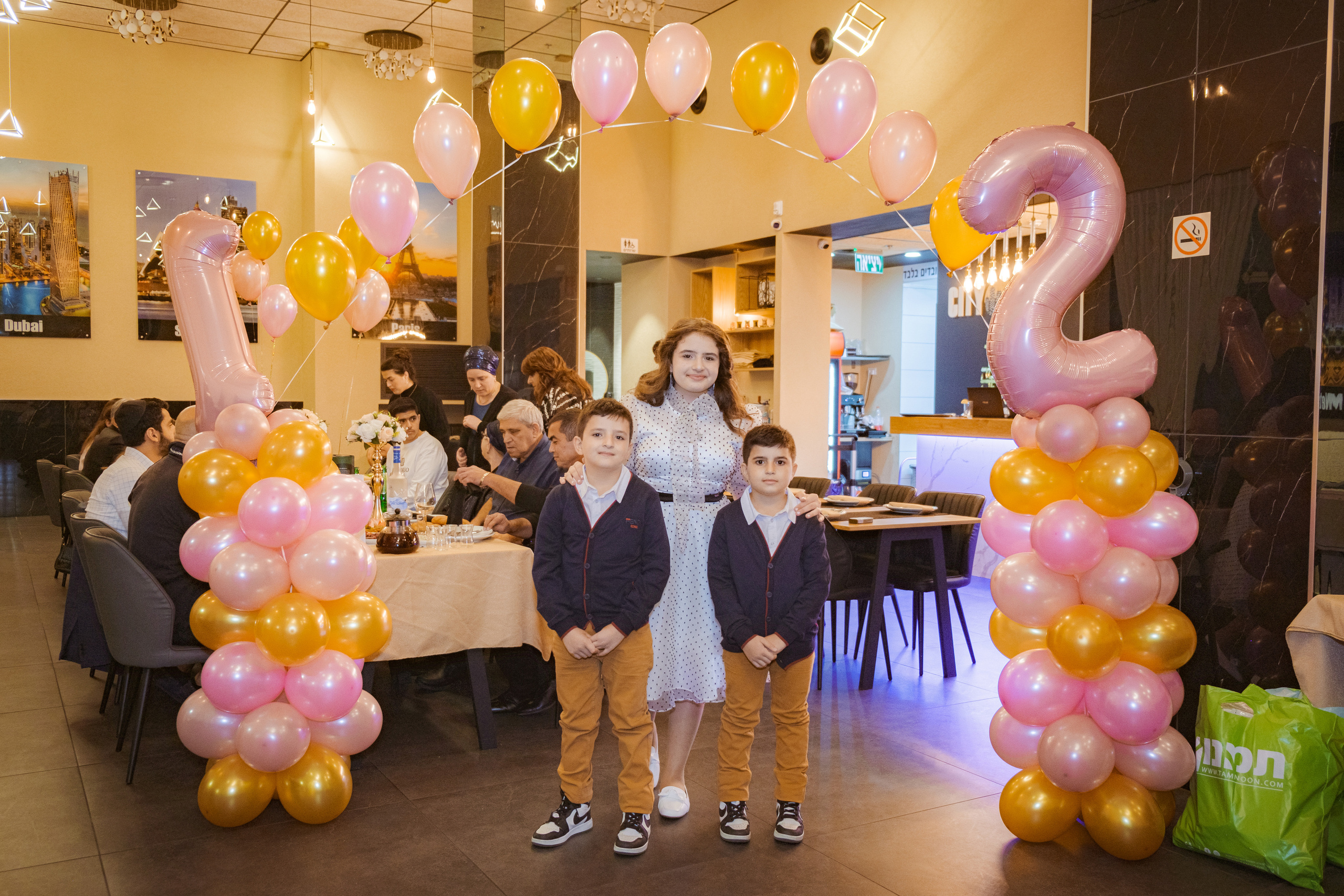 Birthday. Middle East Photo Agency סוכנות צילום המזרח התיכון — צילום מקצועי והדפסת מגנטים לאירועים