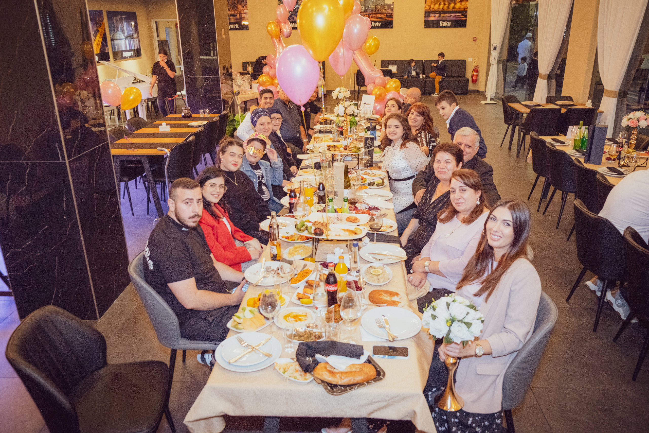 Birthday. Middle East Photo Agency סוכנות צילום המזרח התיכון — צילום מקצועי והדפסת מגנטים לאירועים