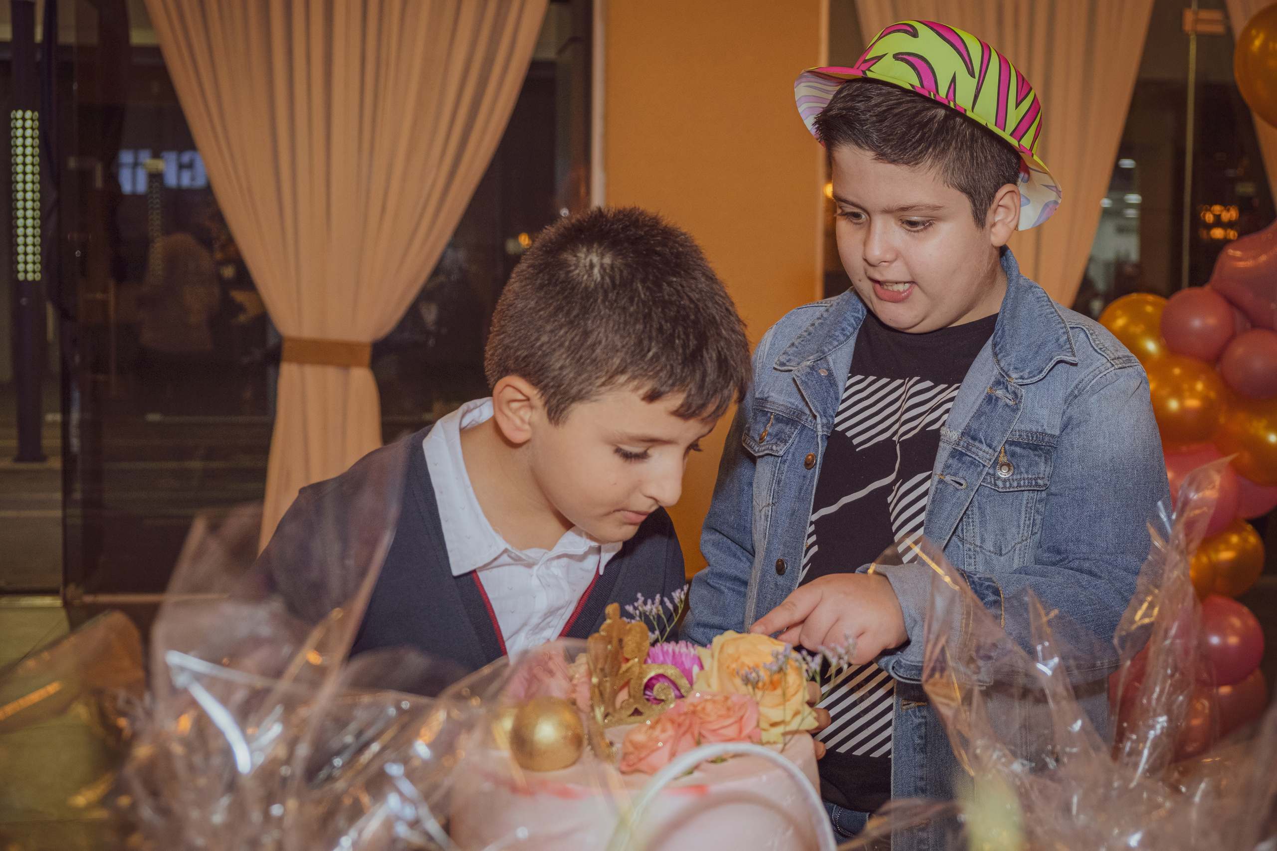 Birthday party. Middle East Photo Agency — Weddings, Bar & Bat Mitzvahs, Brit Milah, Theater, Magnets, Portraits