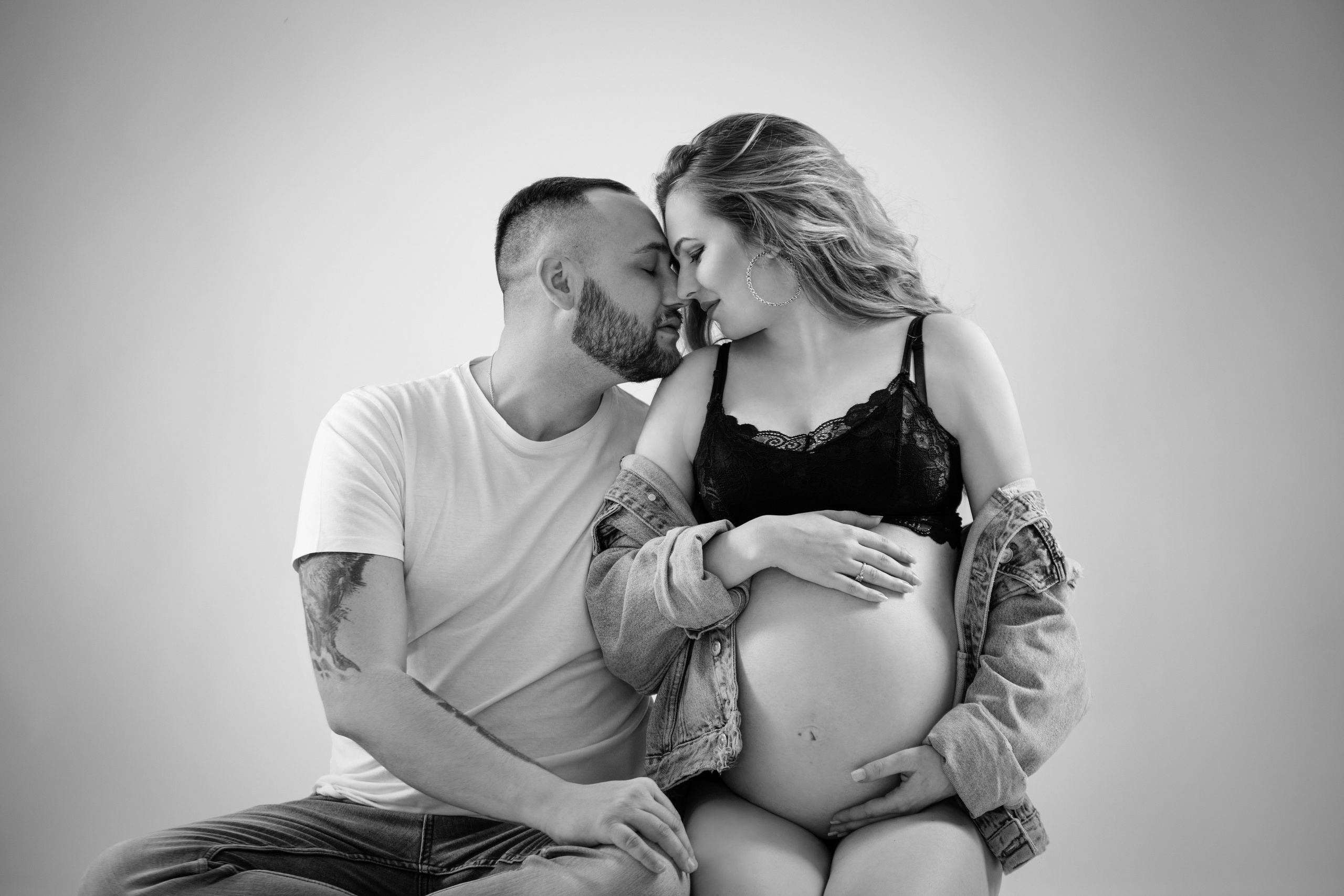 Pregnancy photography. Professional photographer in Prague Anastasia Haritonova