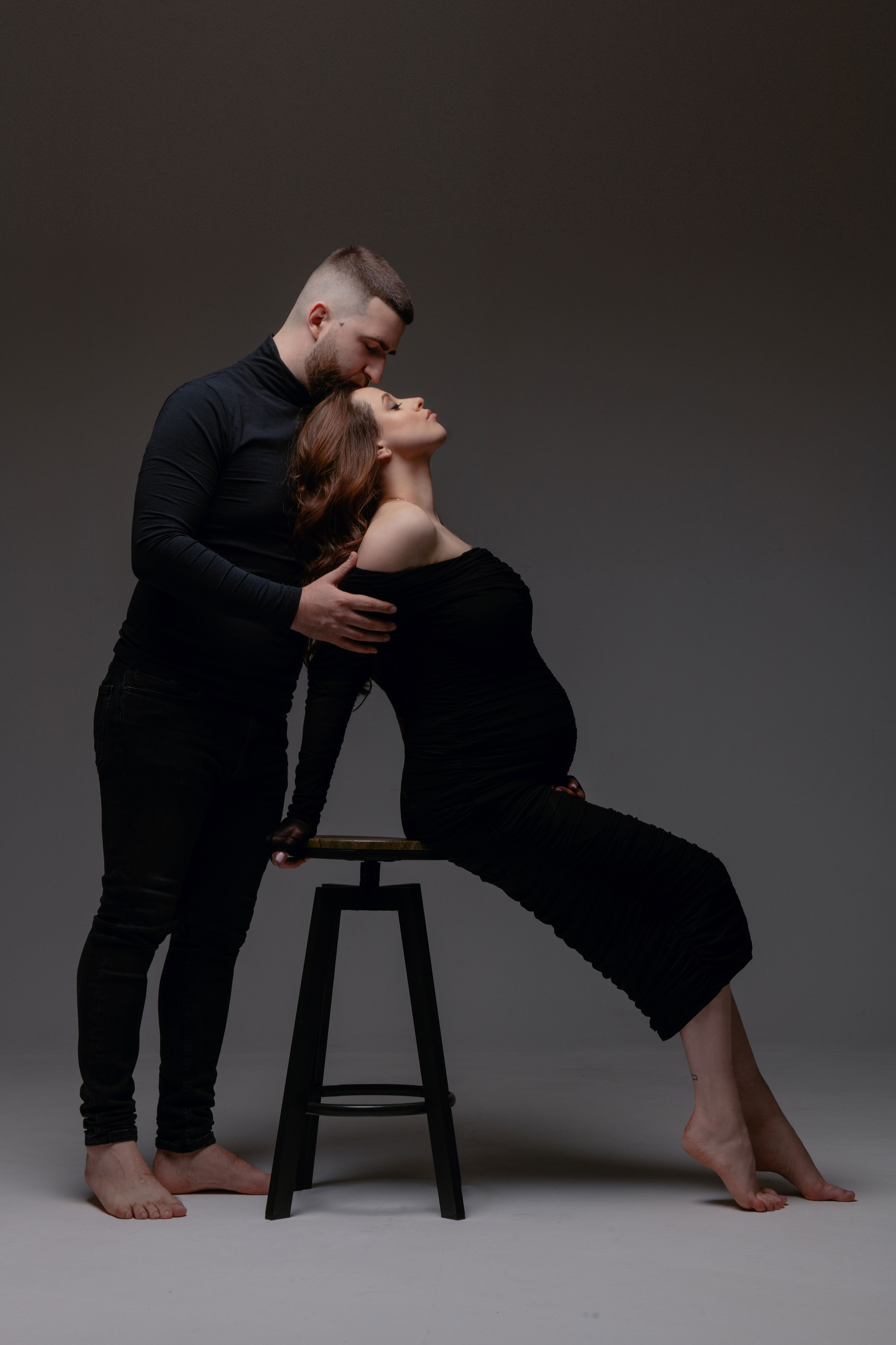 Pregnancy photography. Professional photographer in Prague Anastasia Haritonova