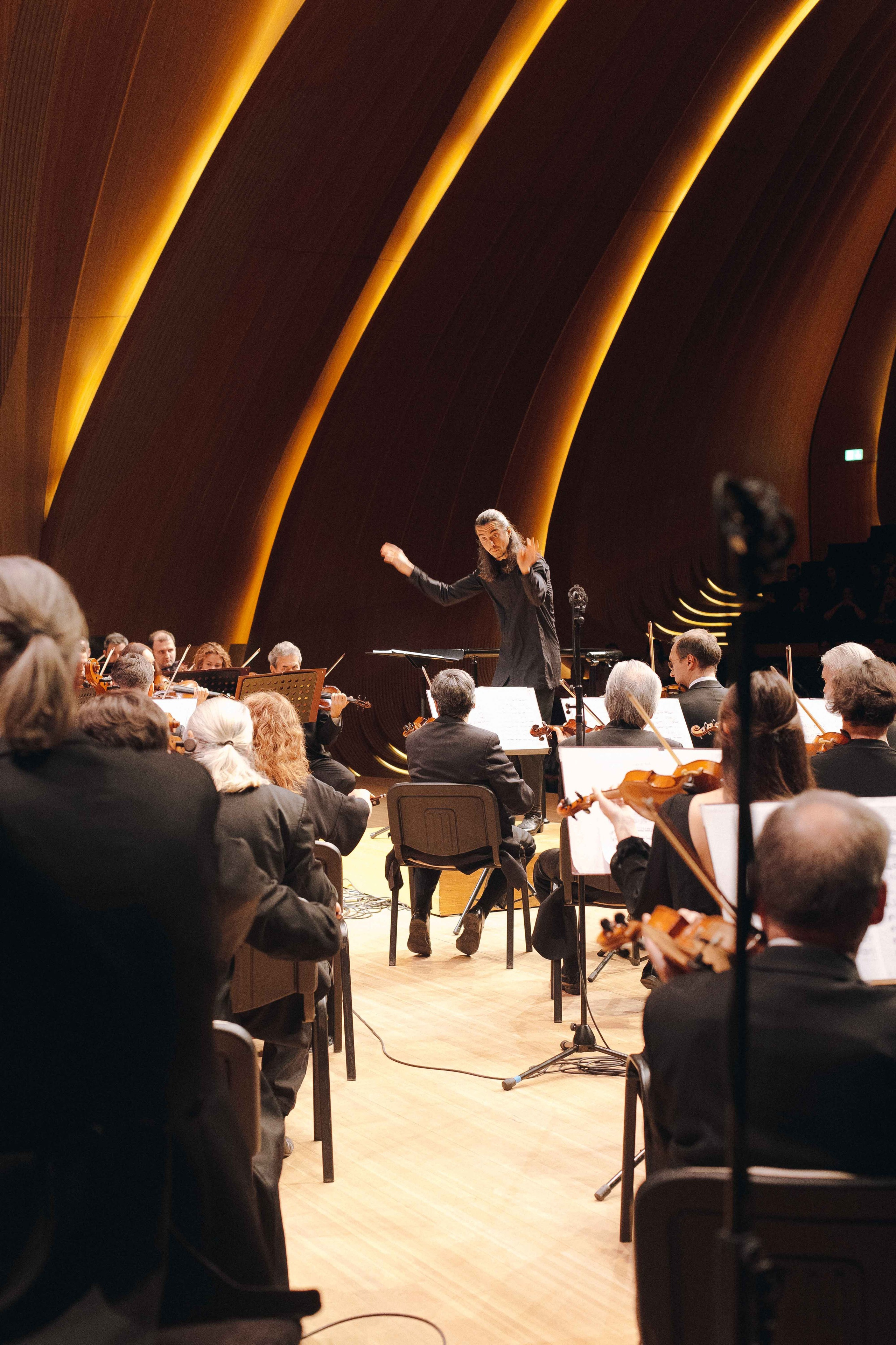 The Tchaikovsky Academic Grand Symphony Orchestra in Baku. Wedding&Event photographer Ismail Rzayev in Baku